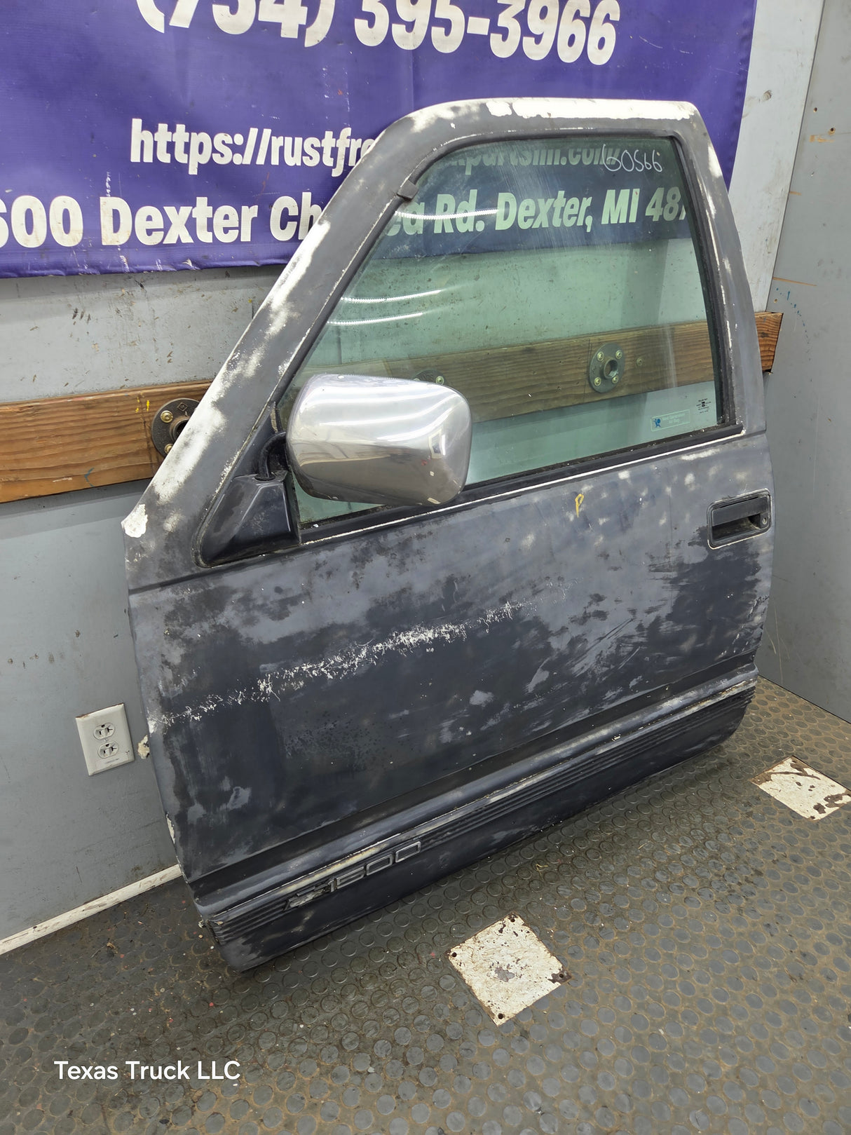 1988-2000 Chevrolet Silverado Suburban GMC Sierra LH Front Driver Side Door