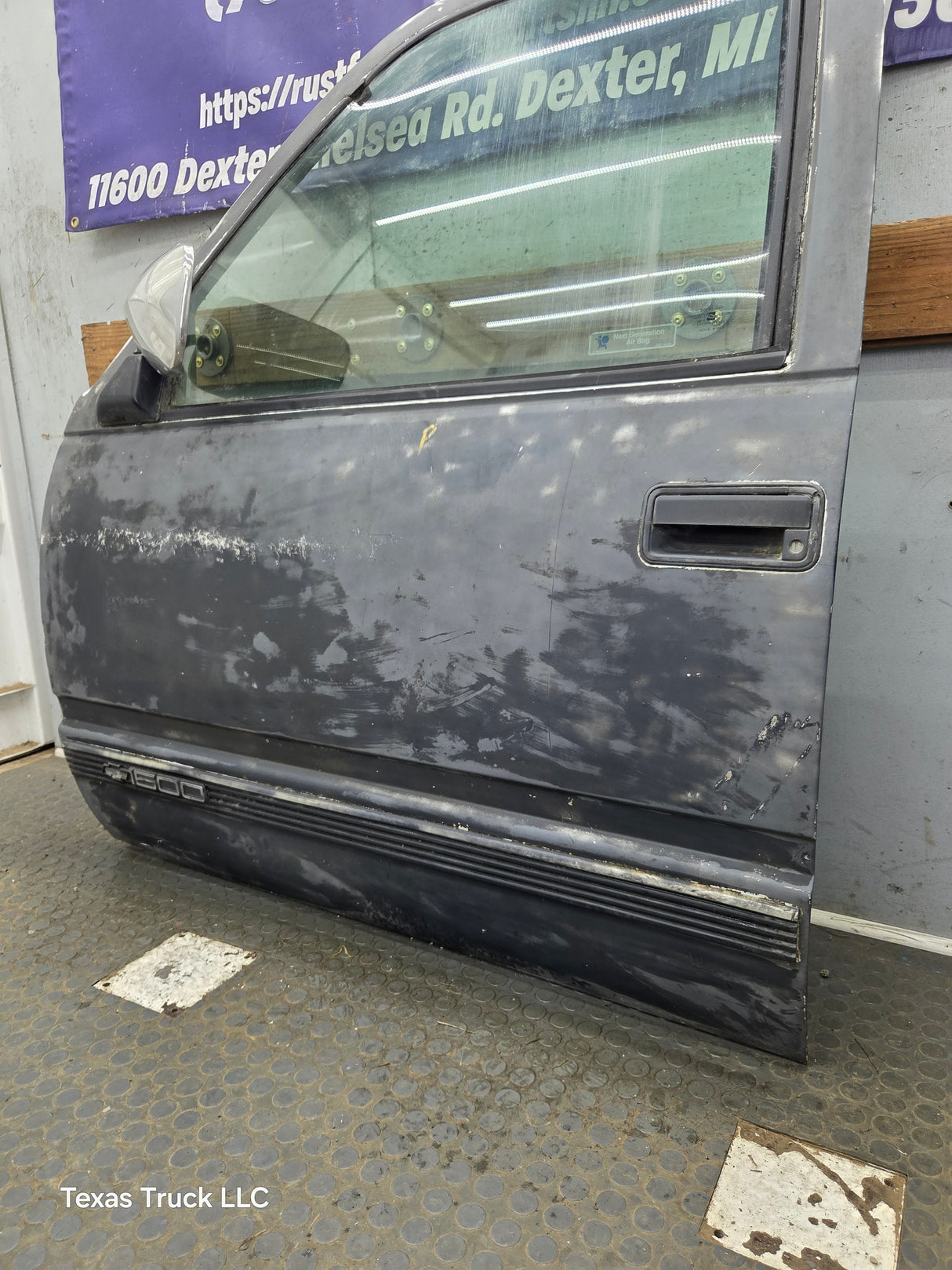 1988-2000 Chevrolet Silverado Suburban GMC Sierra LH Front Driver Side Door