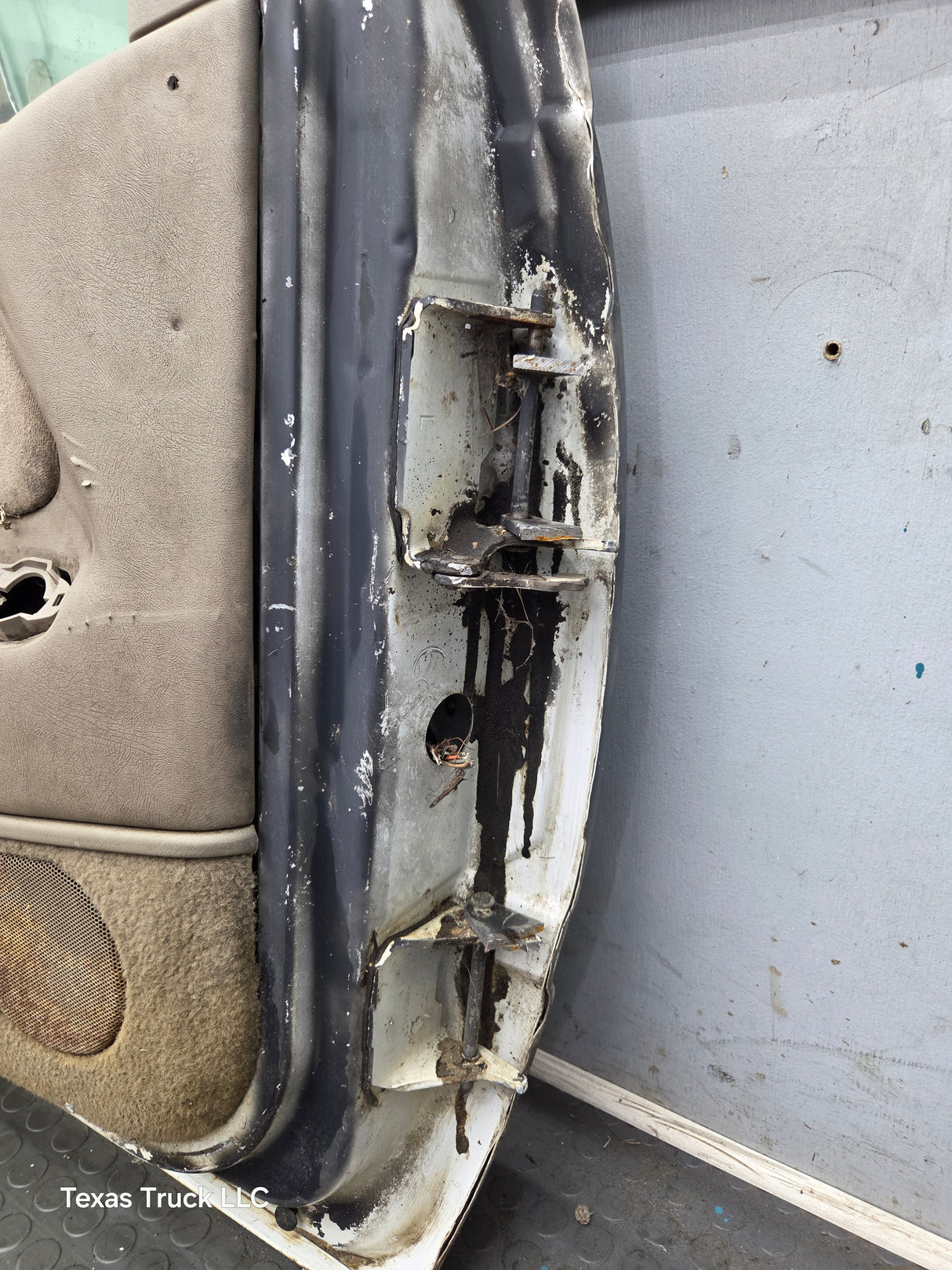 1988-2000 Chevrolet Silverado Suburban GMC Sierra LH Front Driver Side Door