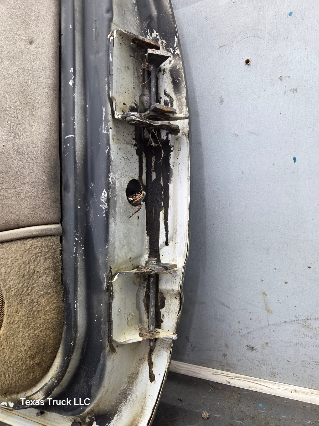 1988-2000 Chevrolet Silverado Suburban GMC Sierra LH Front Driver Side Door