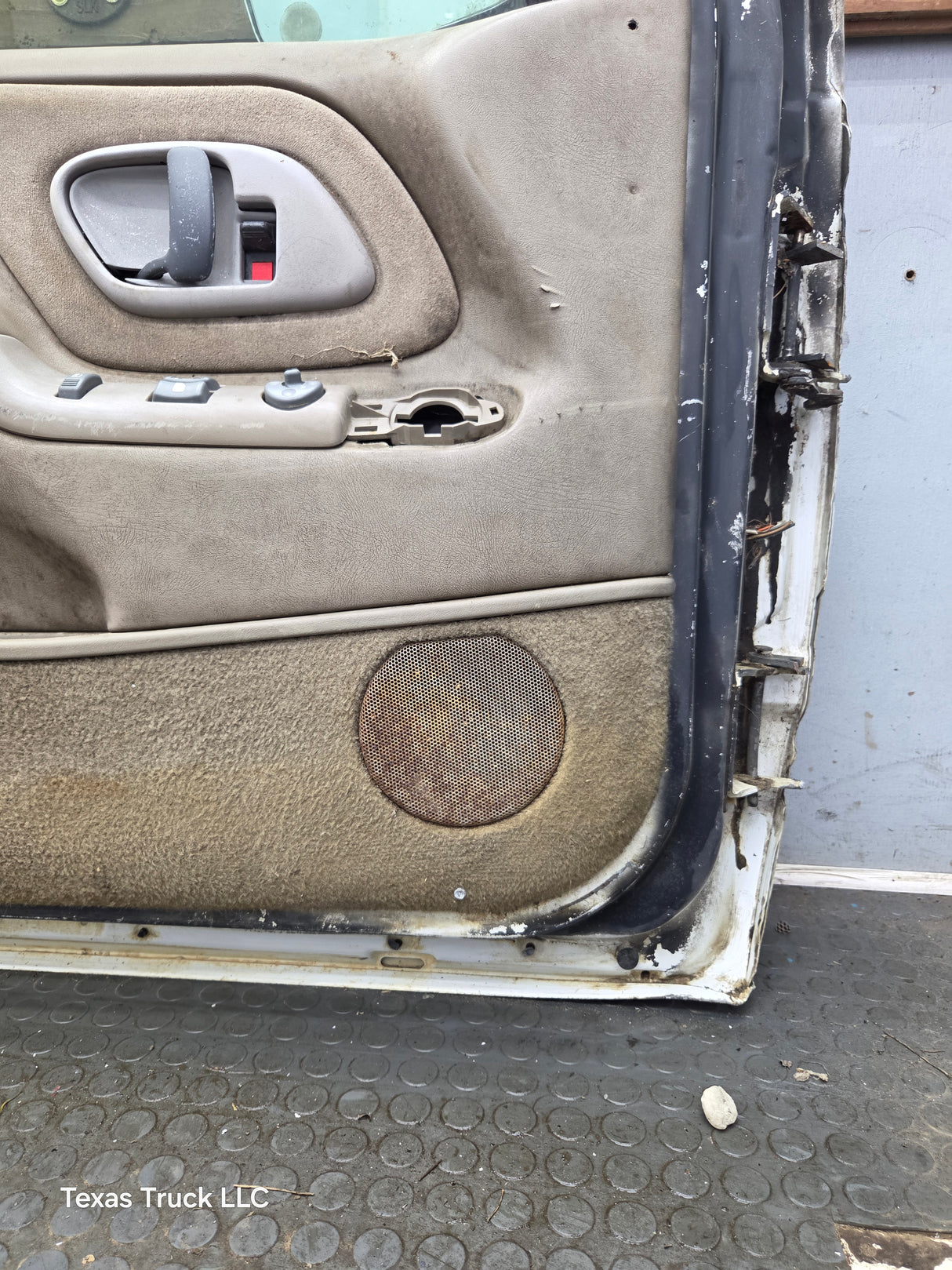 1988-2000 Chevrolet Silverado Suburban GMC Sierra LH Front Driver Side Door
