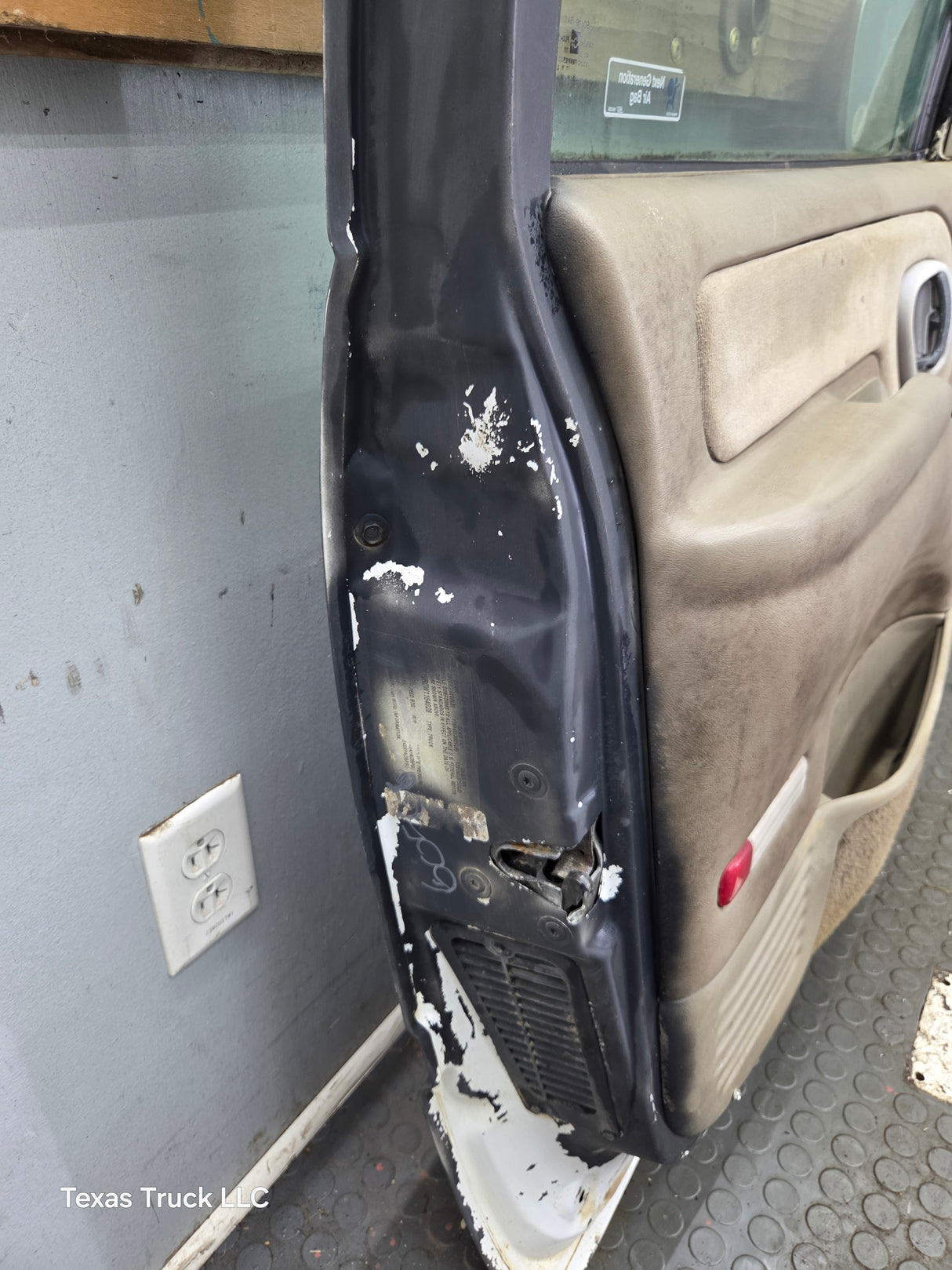 1988-2000 Chevrolet Silverado Suburban GMC Sierra LH Front Driver Side Door