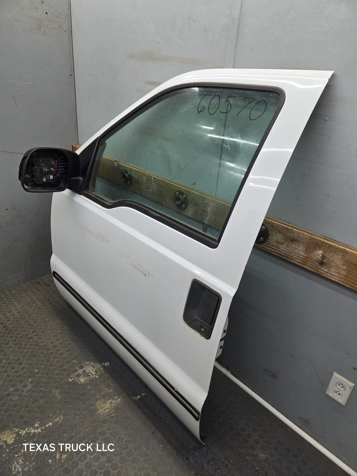 1999-2011 Ford Super Duty LH Driver Side Front Door F250 F350 F450 F550