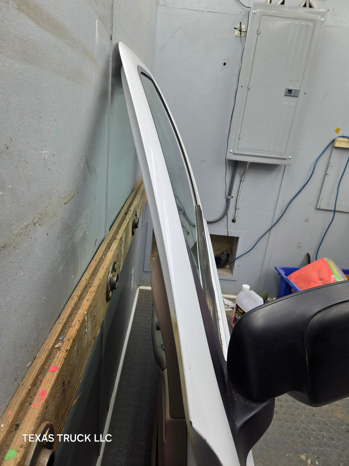 1999-2011 Ford Super Duty LH Driver Side Front Door F250 F350 F450 F550