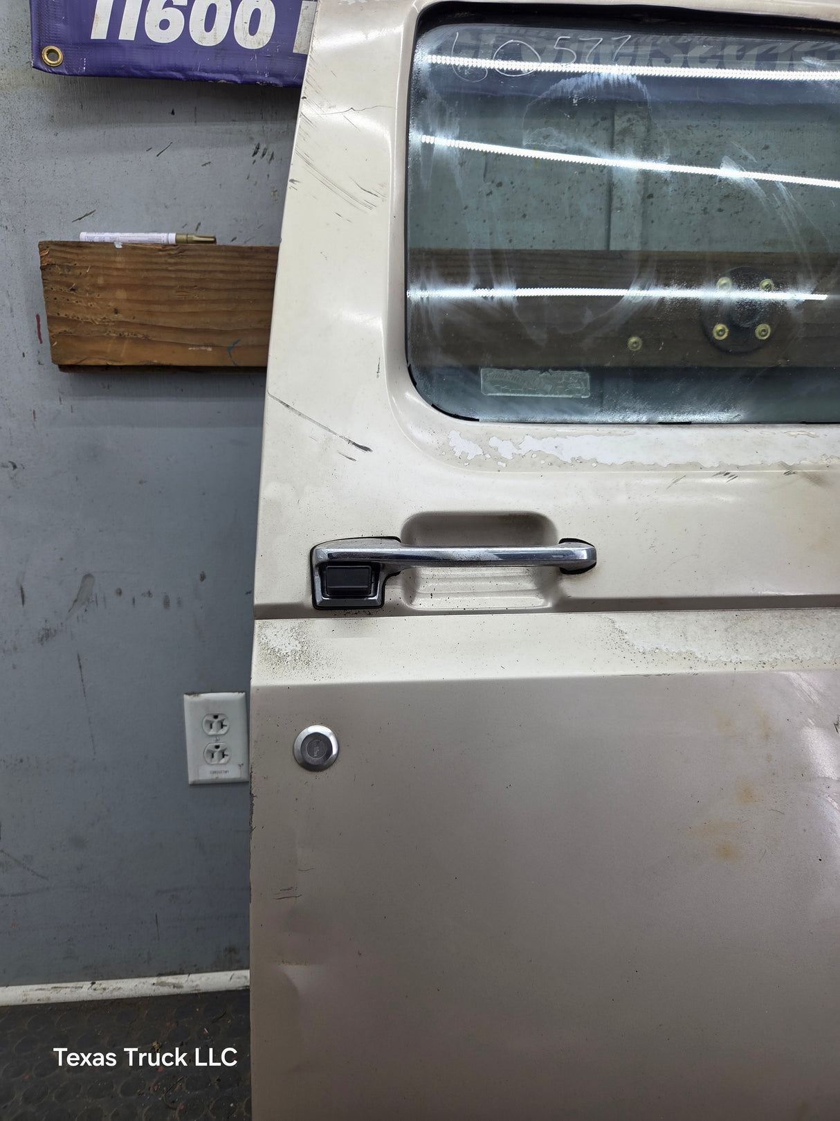 1980-1986 Ford F Series F250 F350 F450 F550 Passenger Side Front Door RH