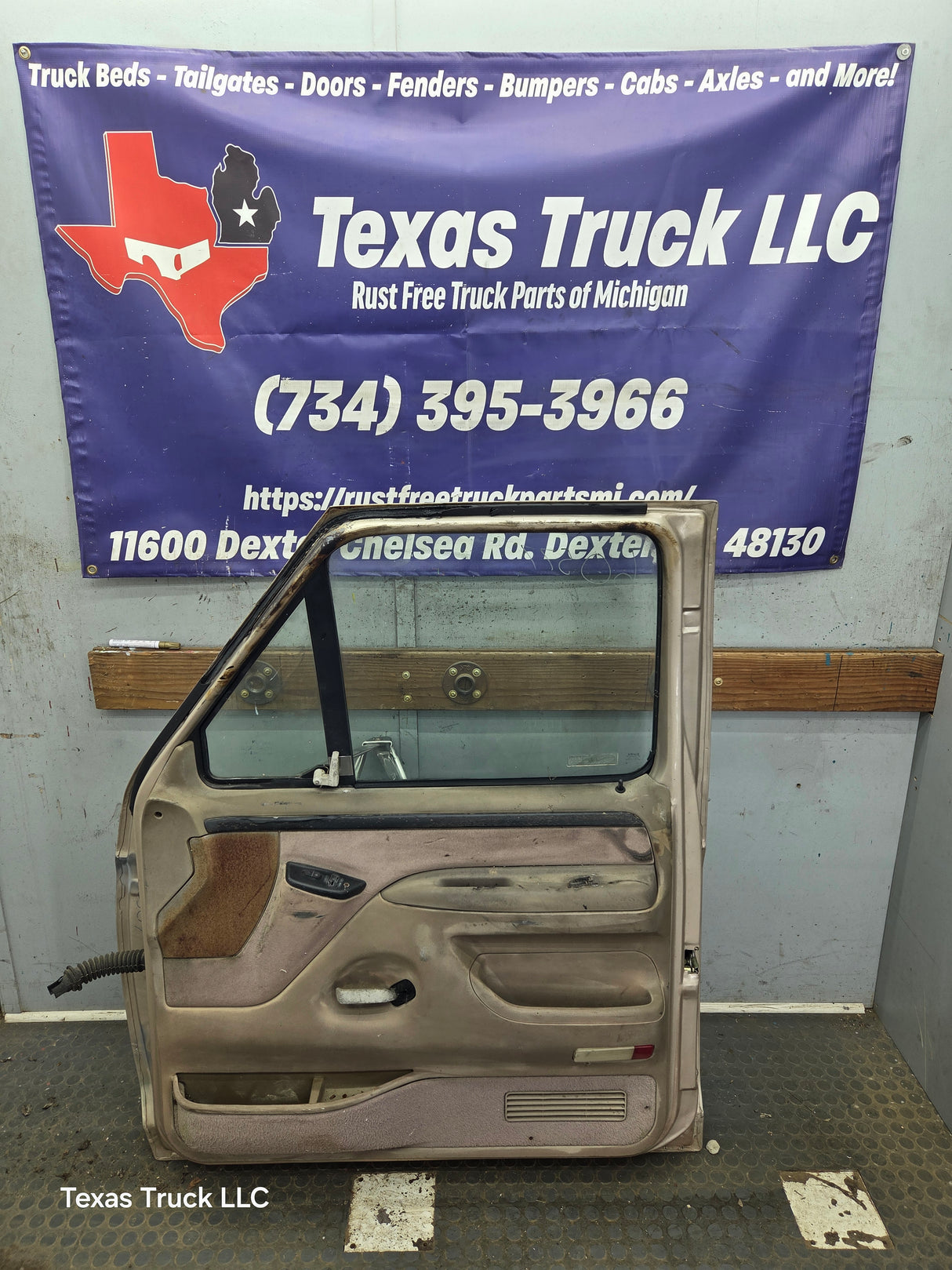 1980-1986 Ford F Series F250 F350 F450 F550 Passenger Side Front Door RH