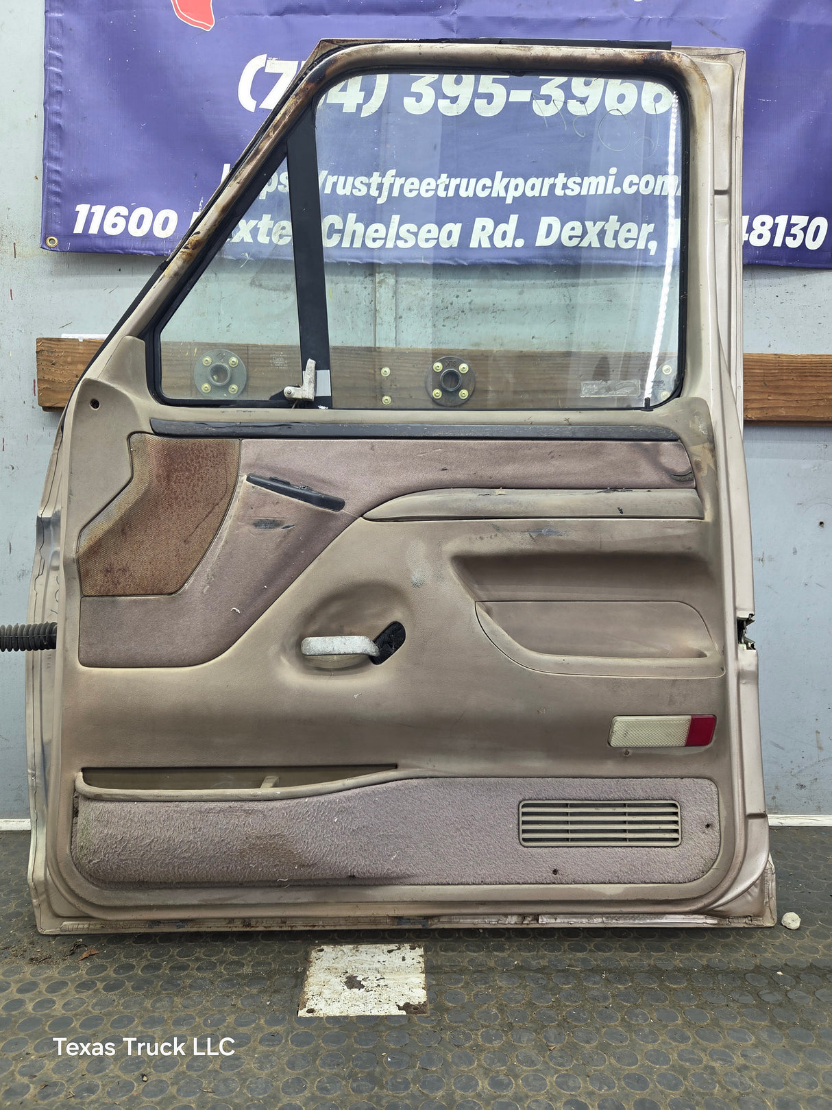 1980-1986 Ford F Series F250 F350 F450 F550 Passenger Side Front Door RH