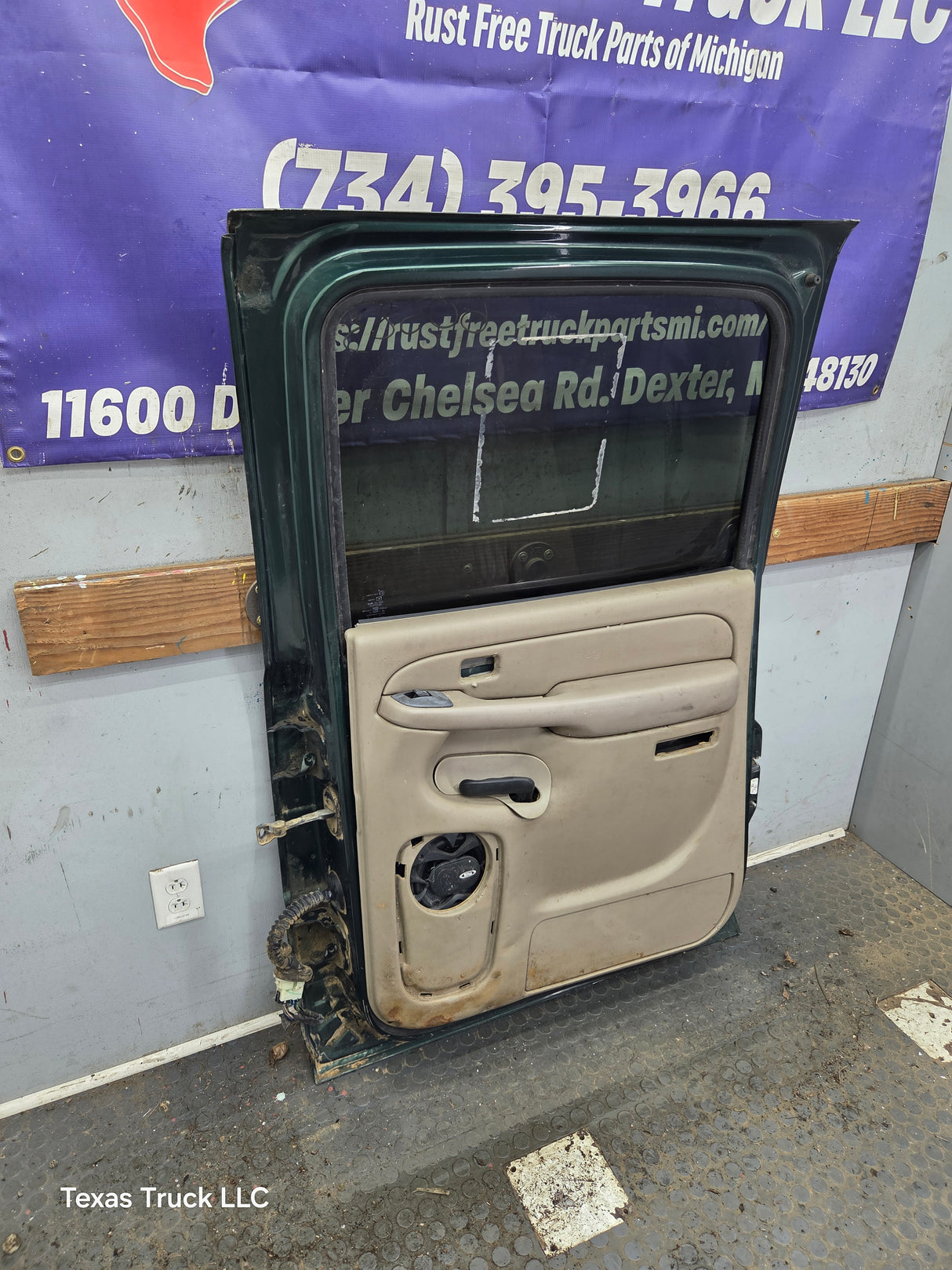 1999-2006 Chevrolet Silverado / GMC Sierra 1500 2500 3500 HD Rear Passenger Side Crew Cab Door RH