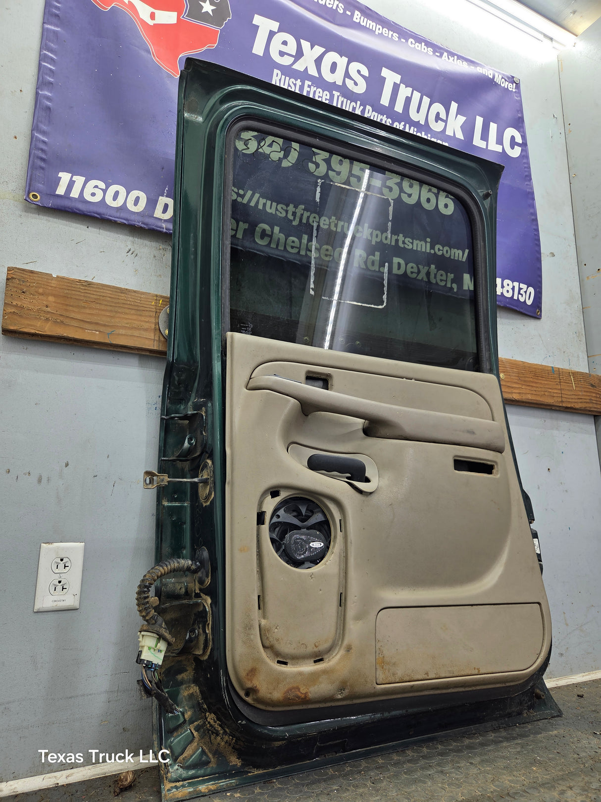1999-2006 Chevrolet Silverado / GMC Sierra 1500 2500 3500 HD Rear Passenger Side Crew Cab Door RH