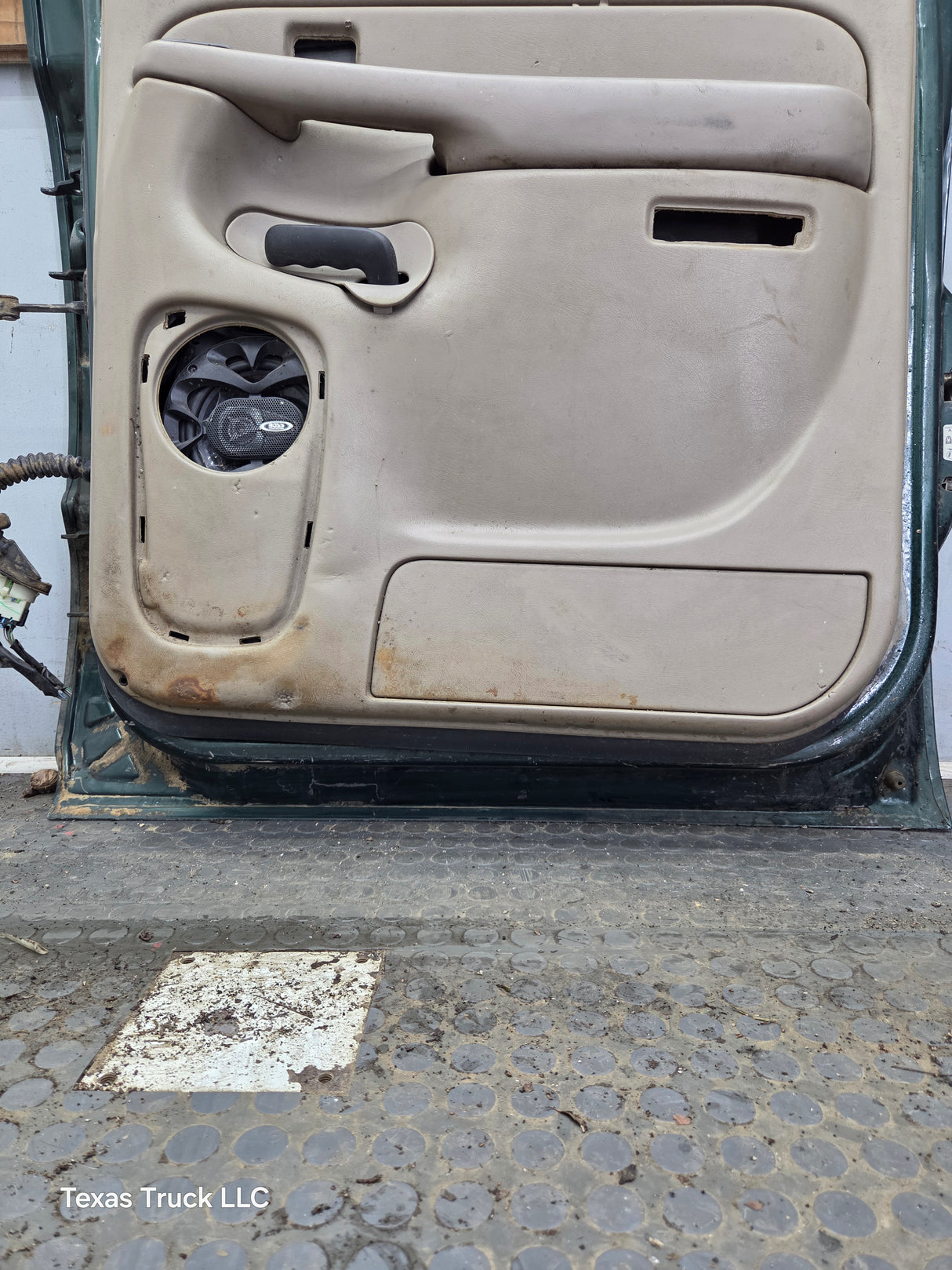 1999-2006 Chevrolet Silverado / GMC Sierra 1500 2500 3500 HD Rear Passenger Side Crew Cab Door RH