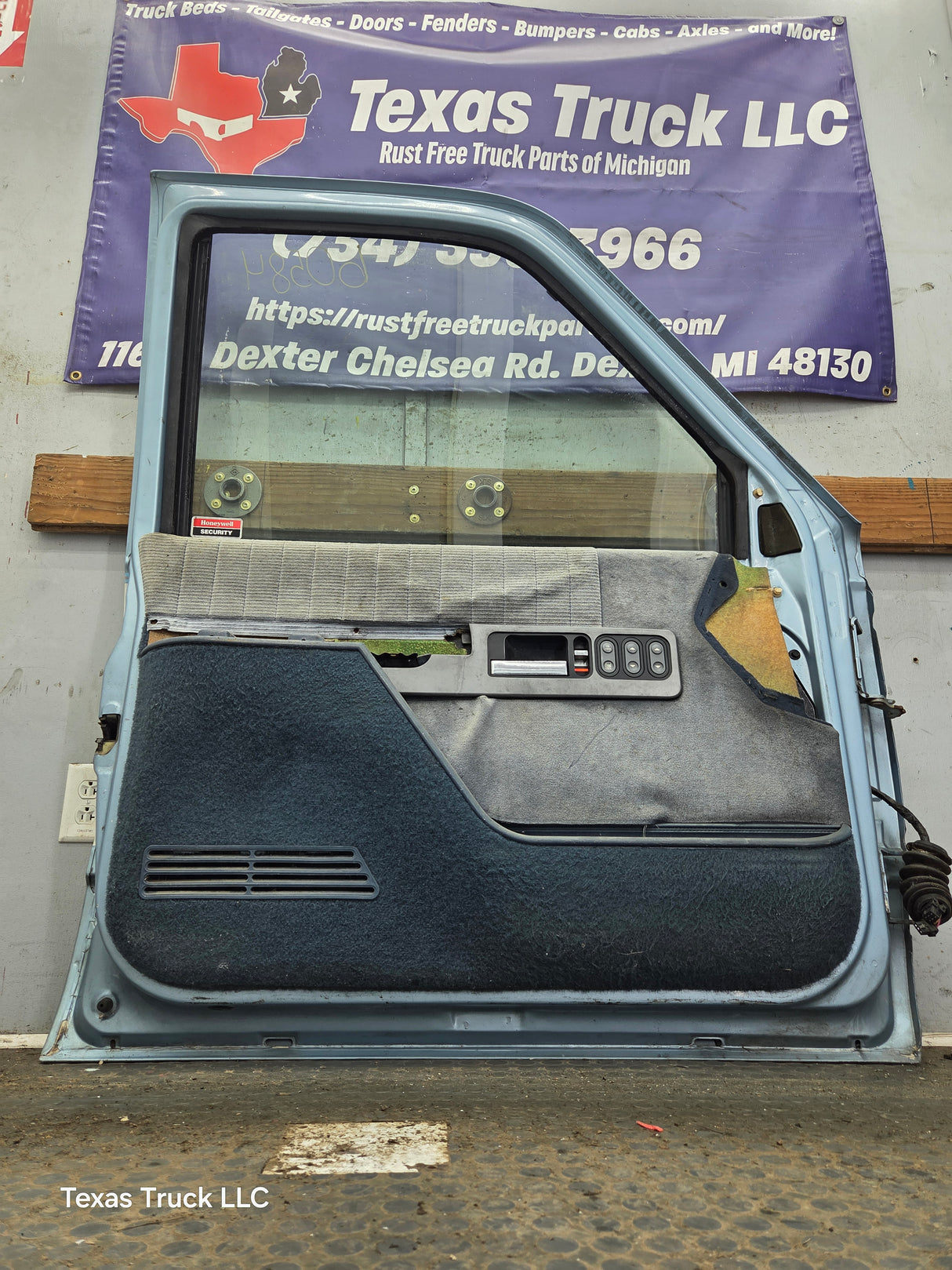 1988-2000 Chevrolet Silverado Suburban GMC Sierra LH Front Driver Side Door