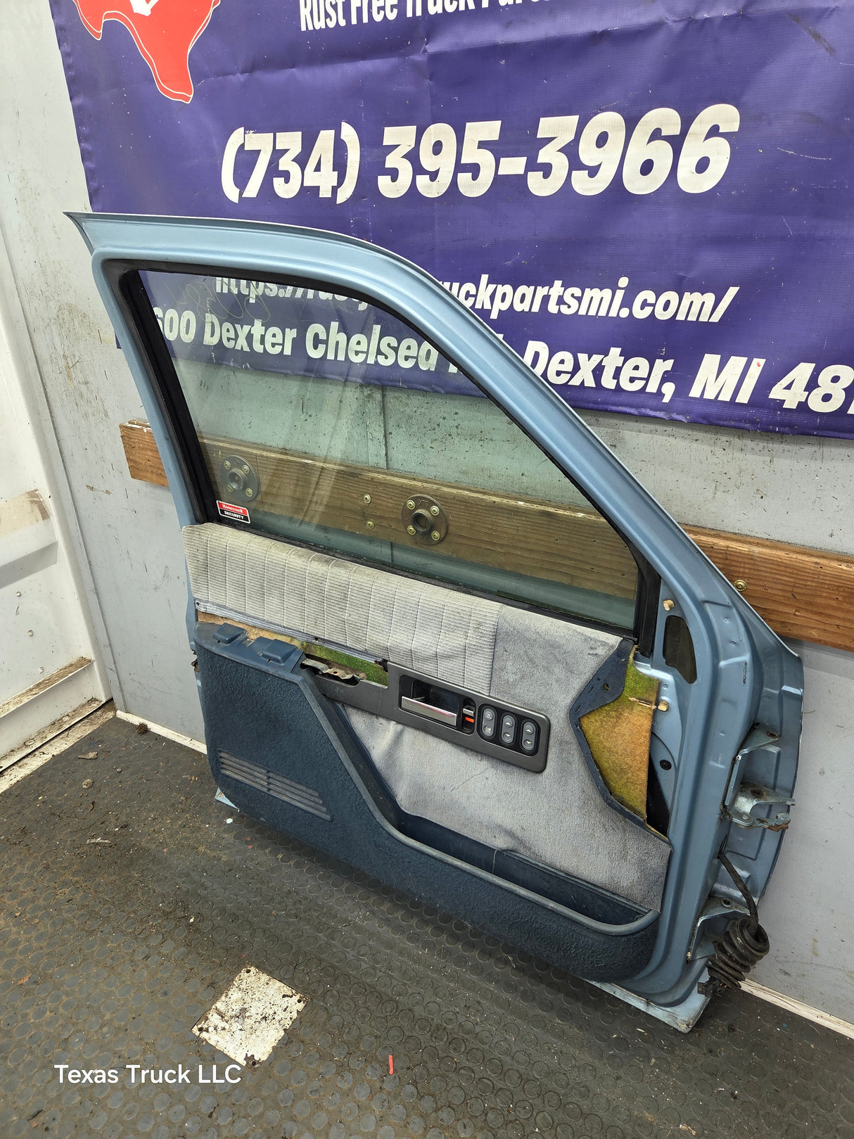 1988-2000 Chevrolet Silverado Suburban GMC Sierra LH Front Driver Side Door