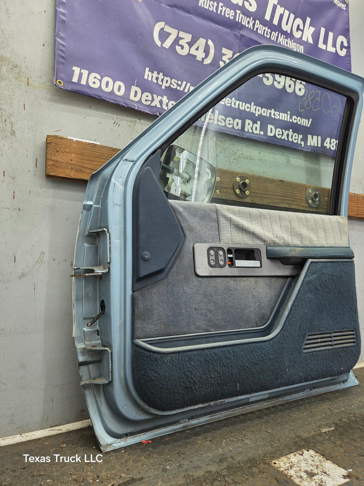1988-2000 Chevrolet Silverado Suburban GMC Sierra RH Front Passenger Door