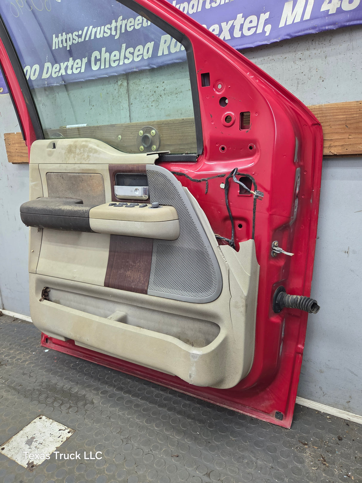 2004-2008 Ford F150 LH Driver Front CREW Cab Door