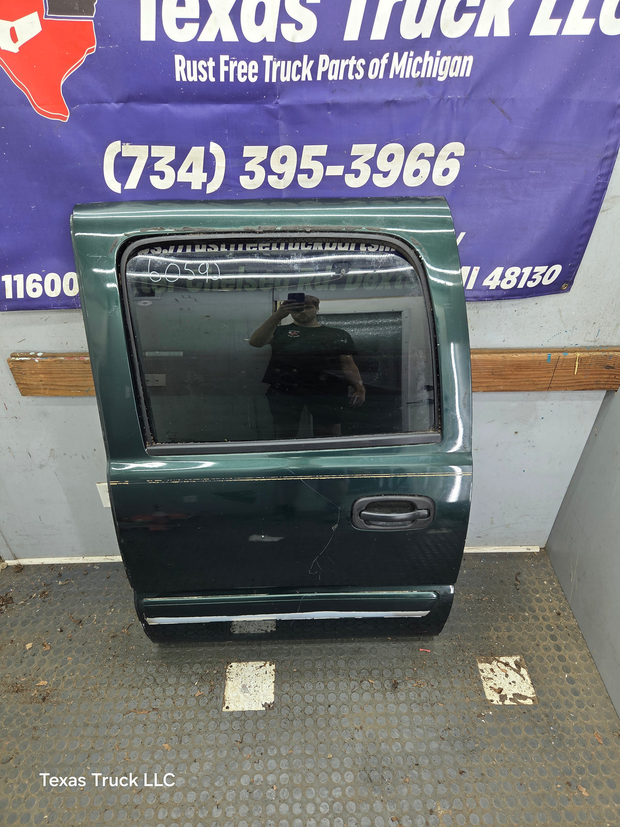 1999-2007 Chevrolet Silverado / GMC Sierra 1500 2500 3500 HD Driver side LH Crew Cab rear door