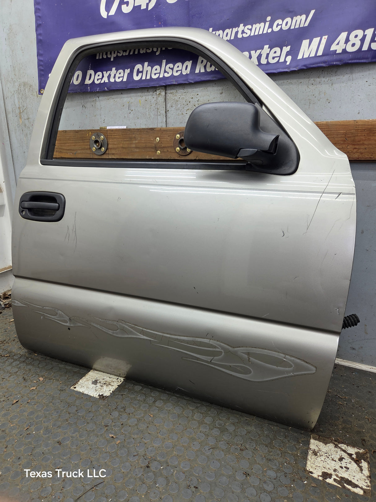1999-2006 Chevrolet Silverado / GMC Sierra 1500 2500 3500 HD Front Passenger side Door RH