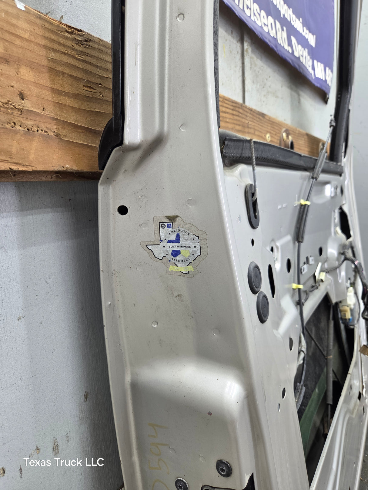 2007-2011 Cadillac Escalade LH Front Driver Side Door