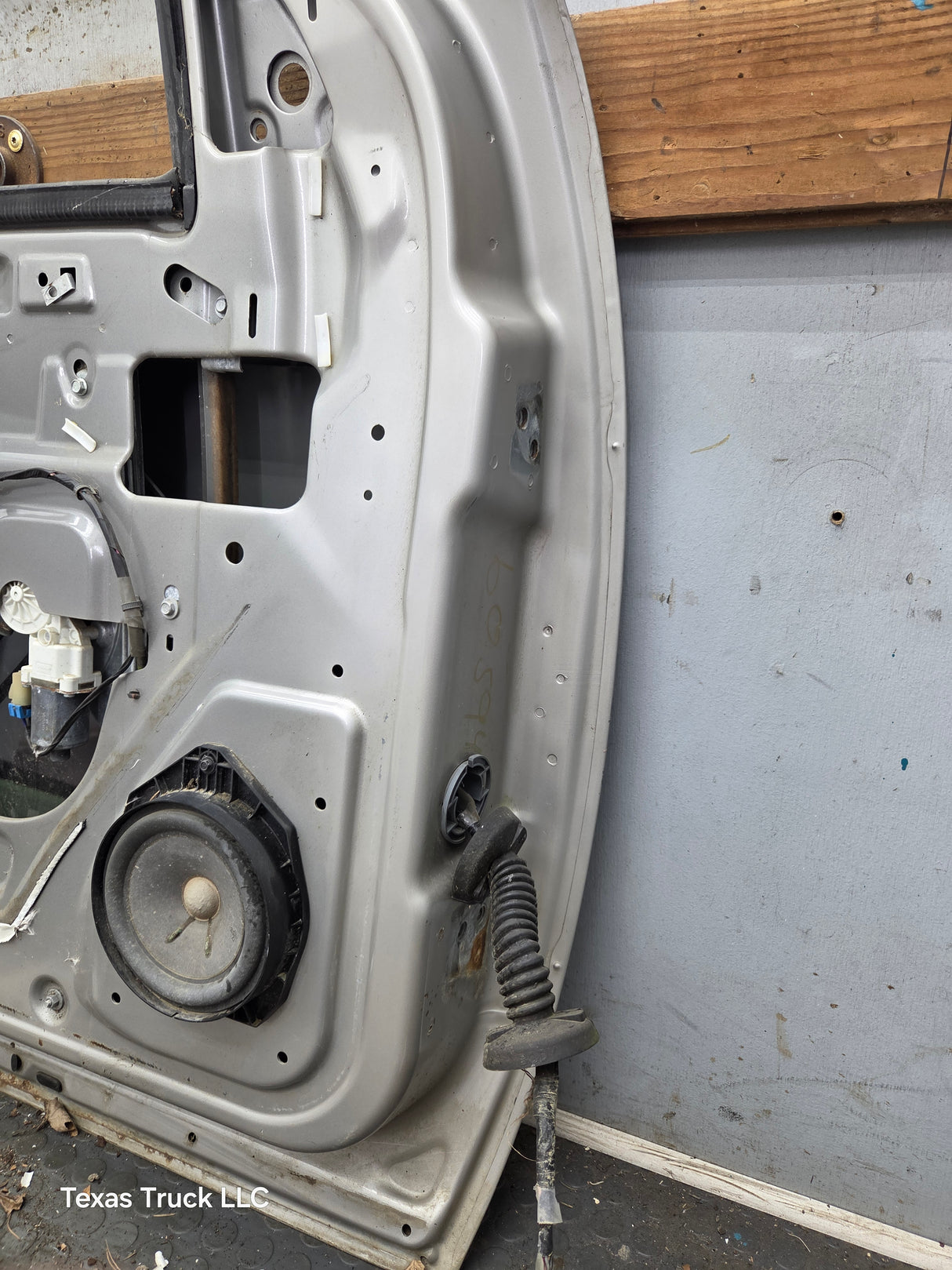 2007-2011 Cadillac Escalade LH Front Driver Side Door
