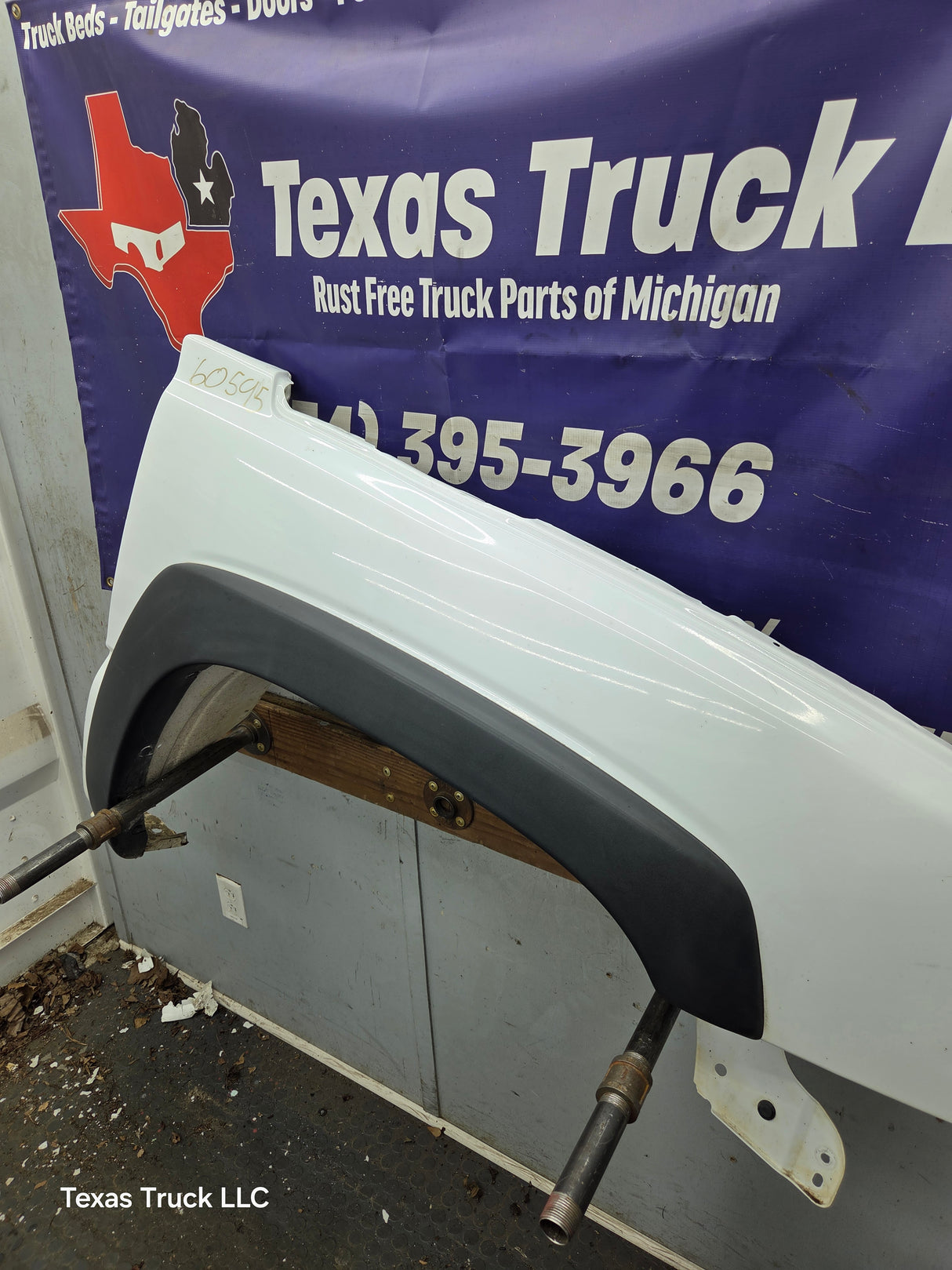 2003-2007 Chevrolet Silverado / Tahoe / Suburban 1500 2500 3500 HD RH Passenger Side "Cateye" Front Fender
