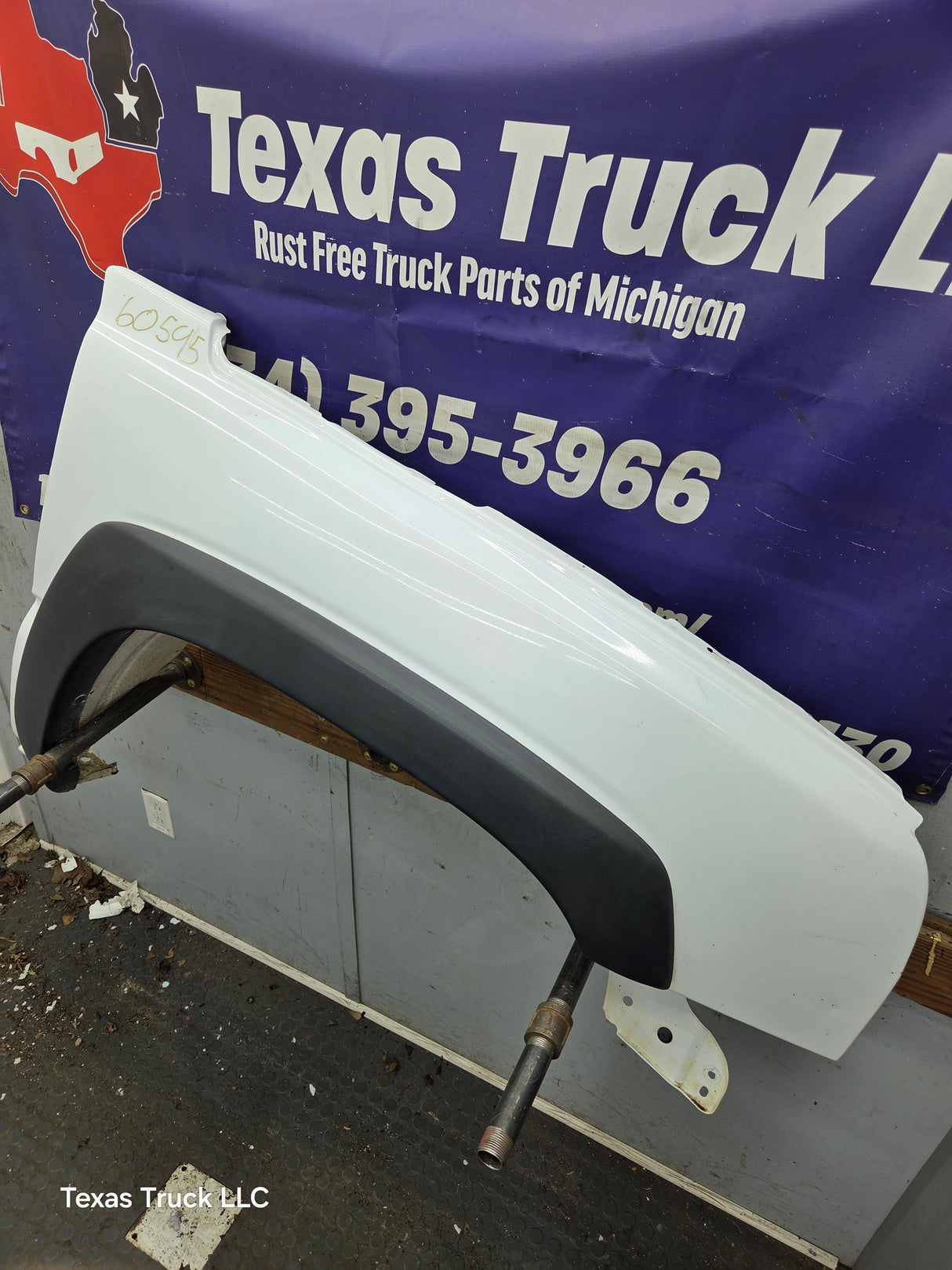 2003-2007 Chevrolet Silverado / Tahoe / Suburban 1500 2500 3500 HD RH Passenger Side "Cateye" Front Fender