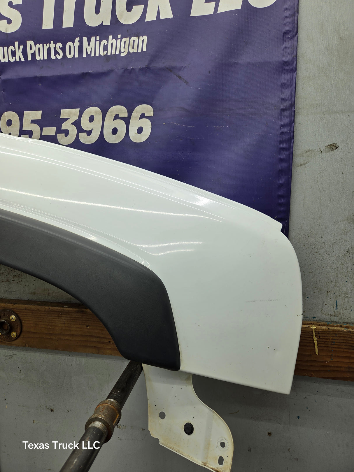 2003-2007 Chevrolet Silverado / Tahoe / Suburban 1500 2500 3500 HD RH Passenger Side "Cateye" Front Fender