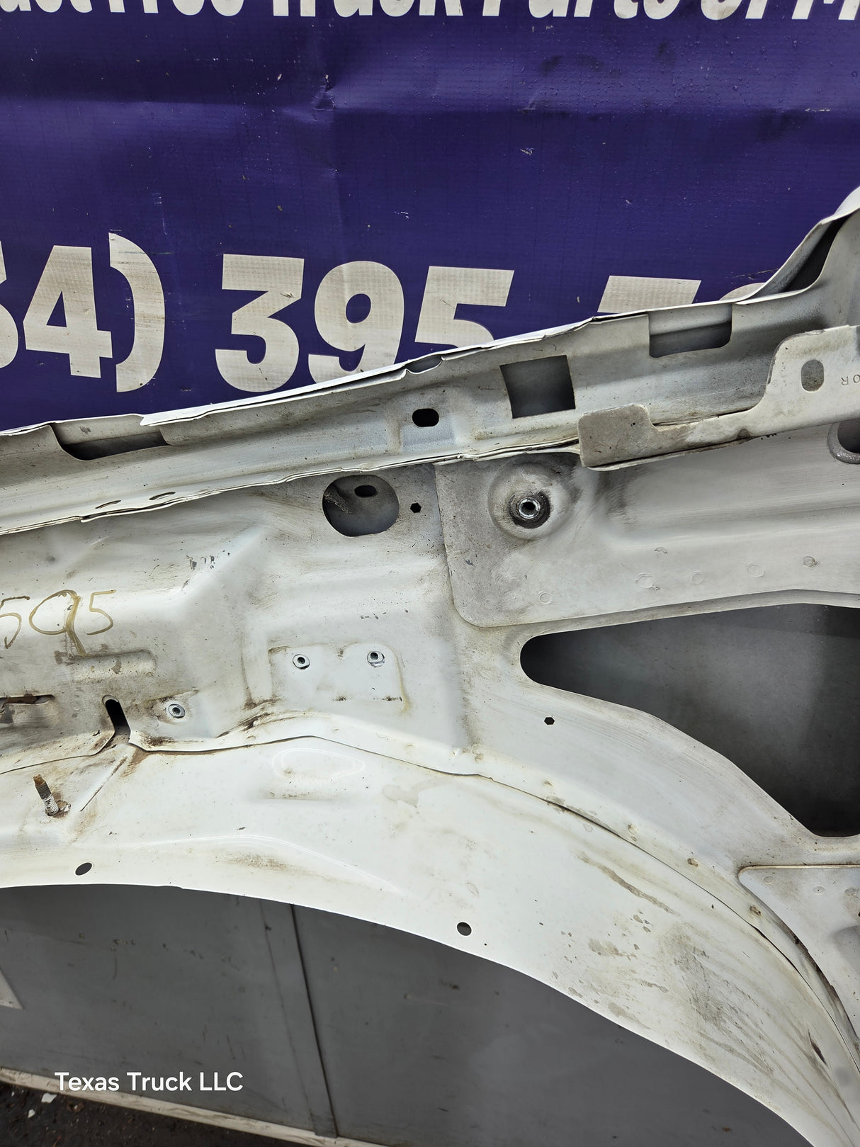 2003-2007 Chevrolet Silverado / Tahoe / Suburban 1500 2500 3500 HD RH Passenger Side "Cateye" Front Fender