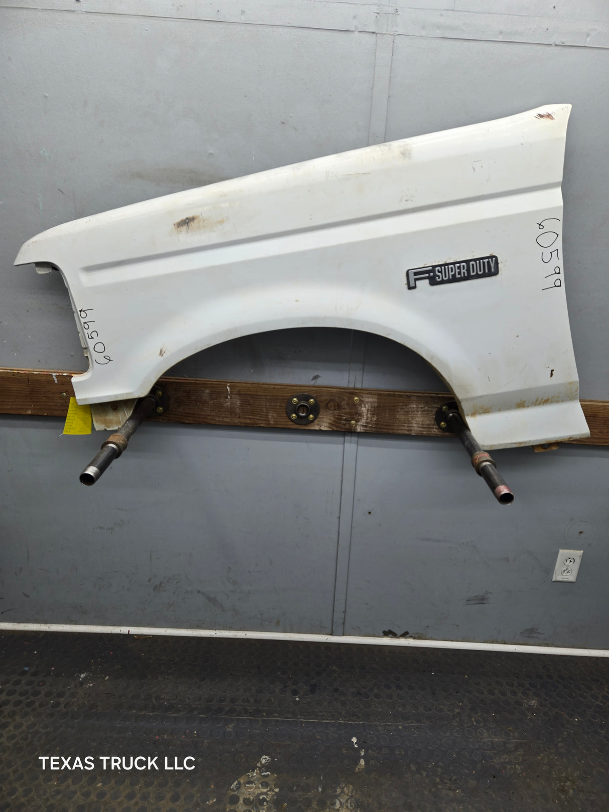 1992-1997 OBS Ford F Series F250 F350 F450 F550 Driver Side LH Front Fender