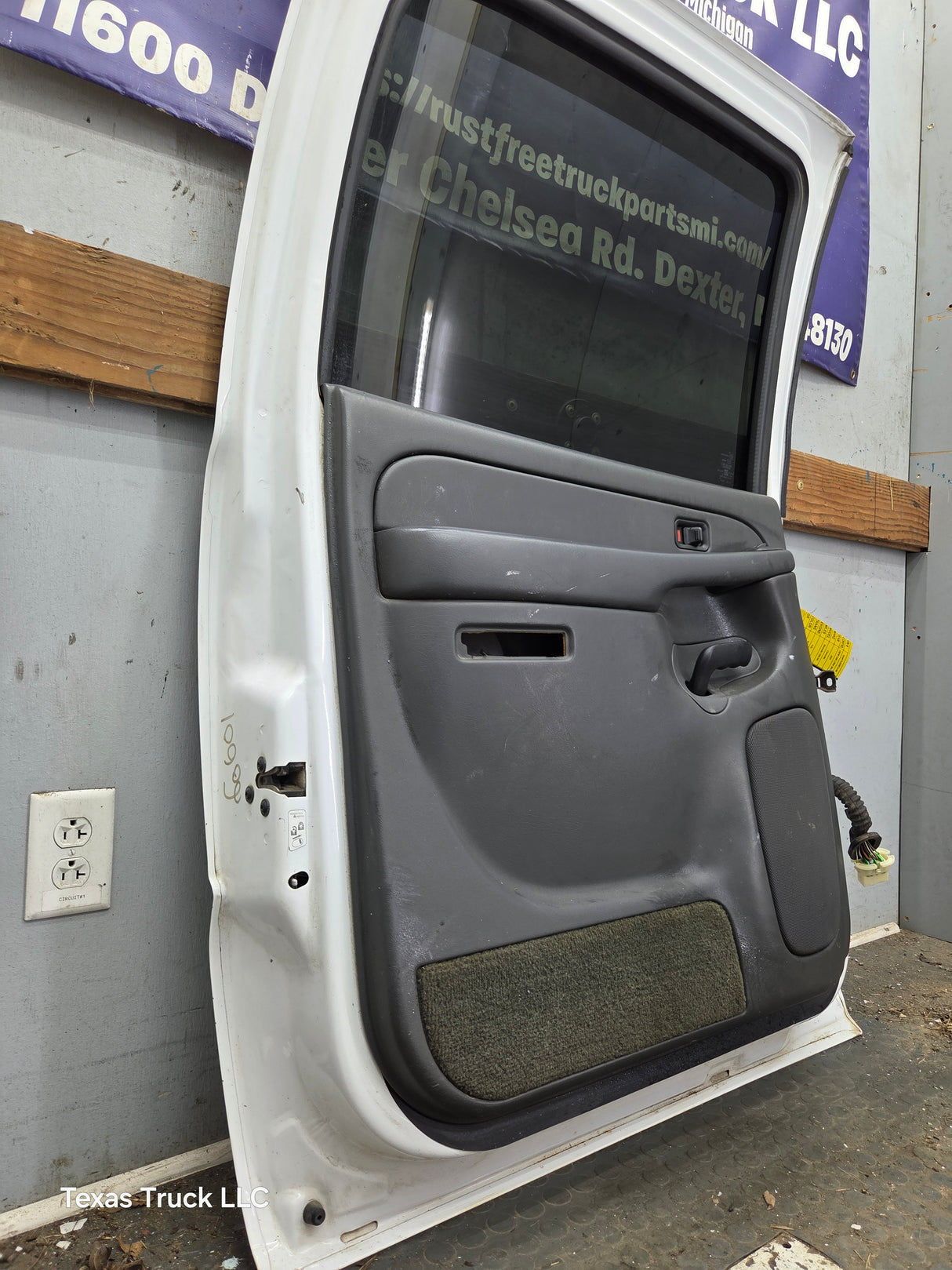 1999-2006 Chevrolet Silverado / GMC Sierra 1500 2500 3500 HD Rear Driver Side Crew Cab
