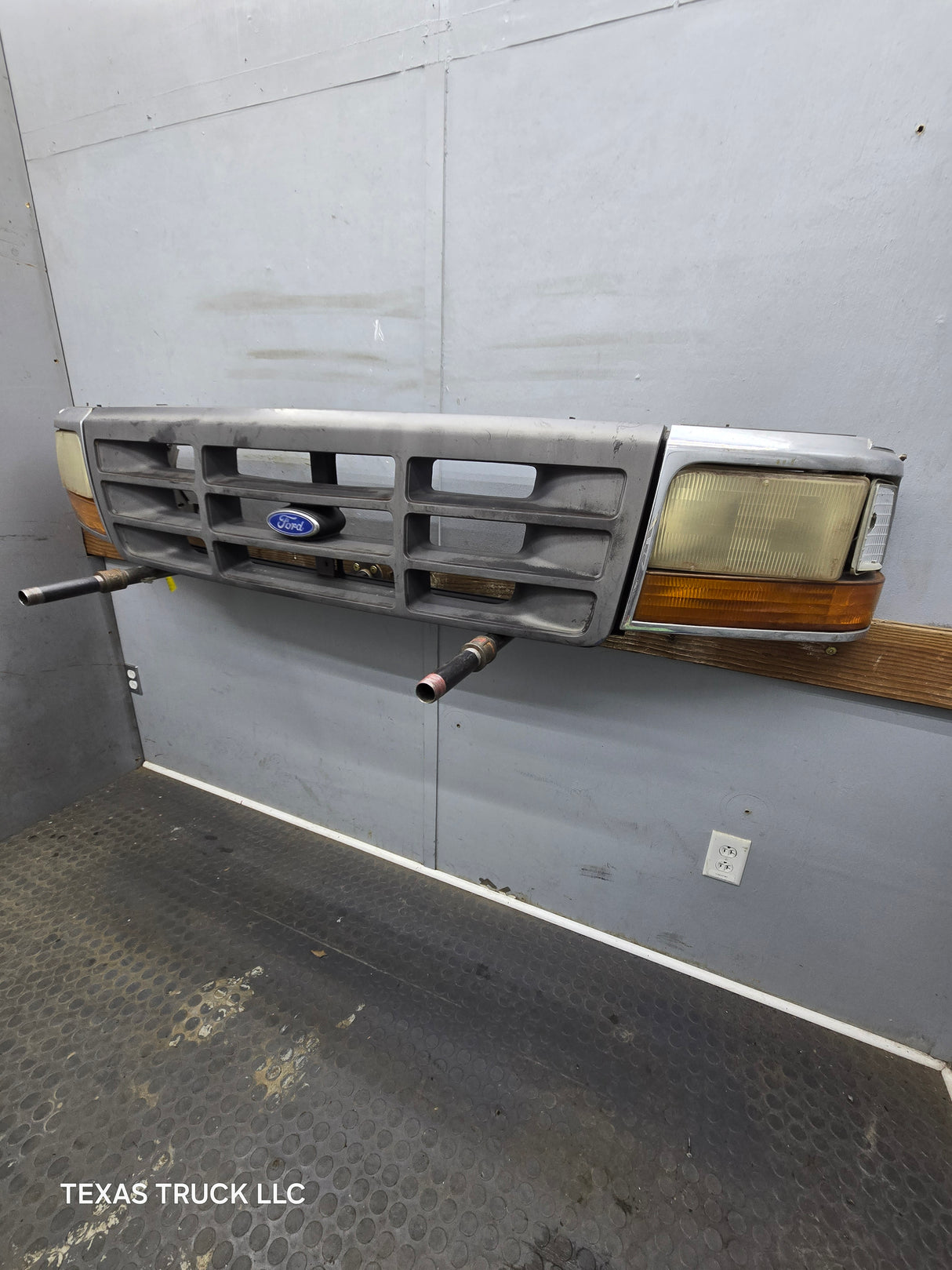 1992-1997 Ford F150 F250 F350 F450 F550 Grill With Headlights
