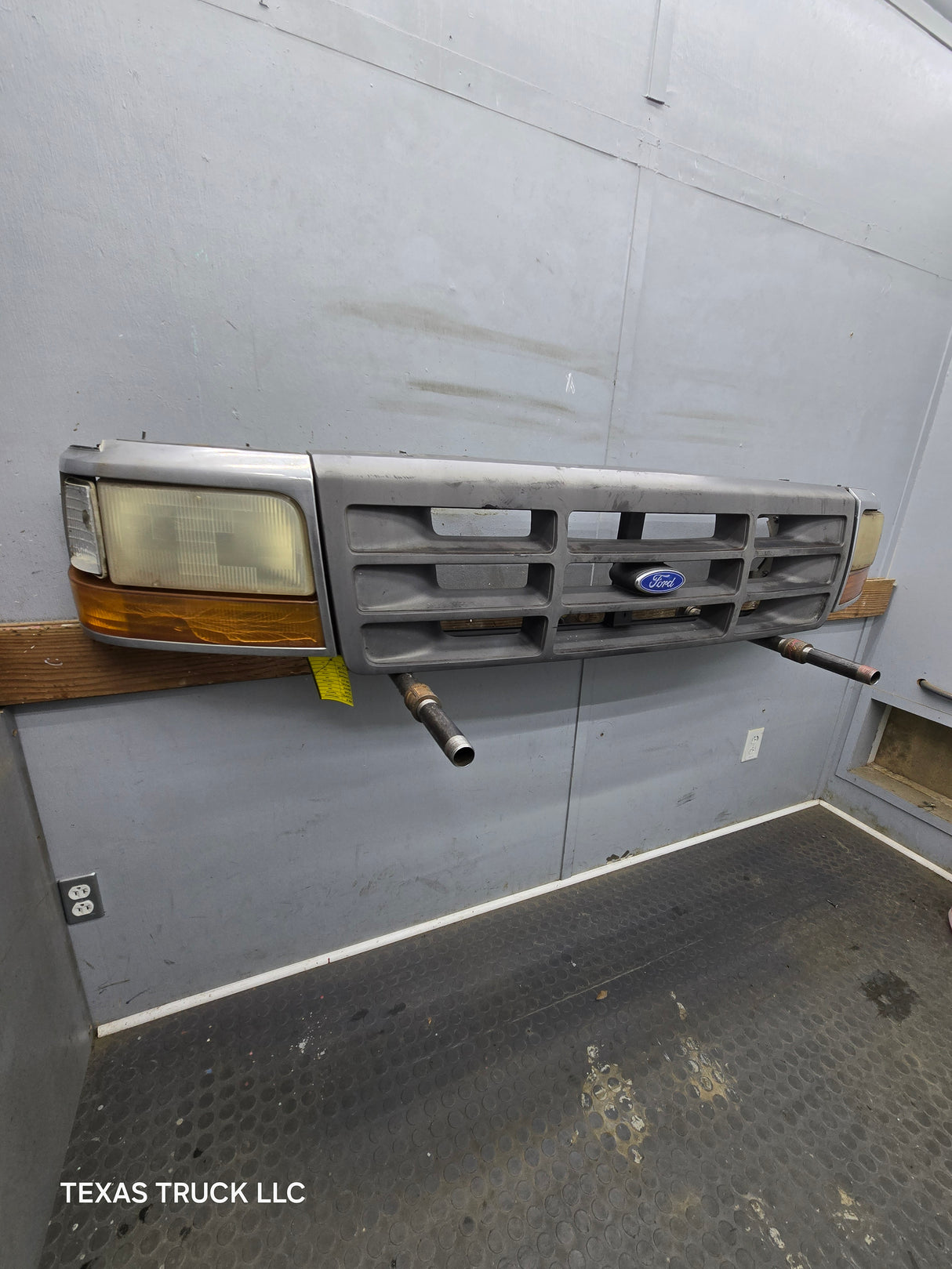 1992-1997 Ford F150 F250 F350 F450 F550 Grill With Headlights