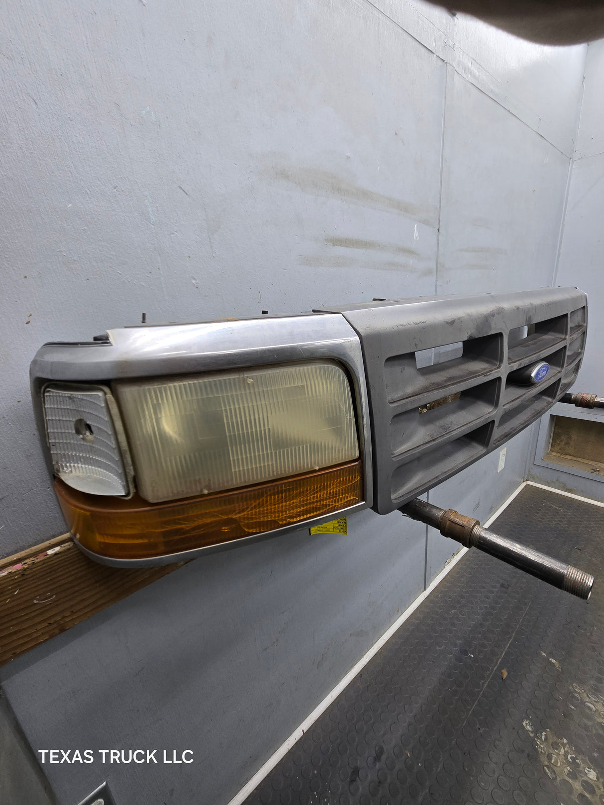 1992-1997 Ford F150 F250 F350 F450 F550 Grill With Headlights