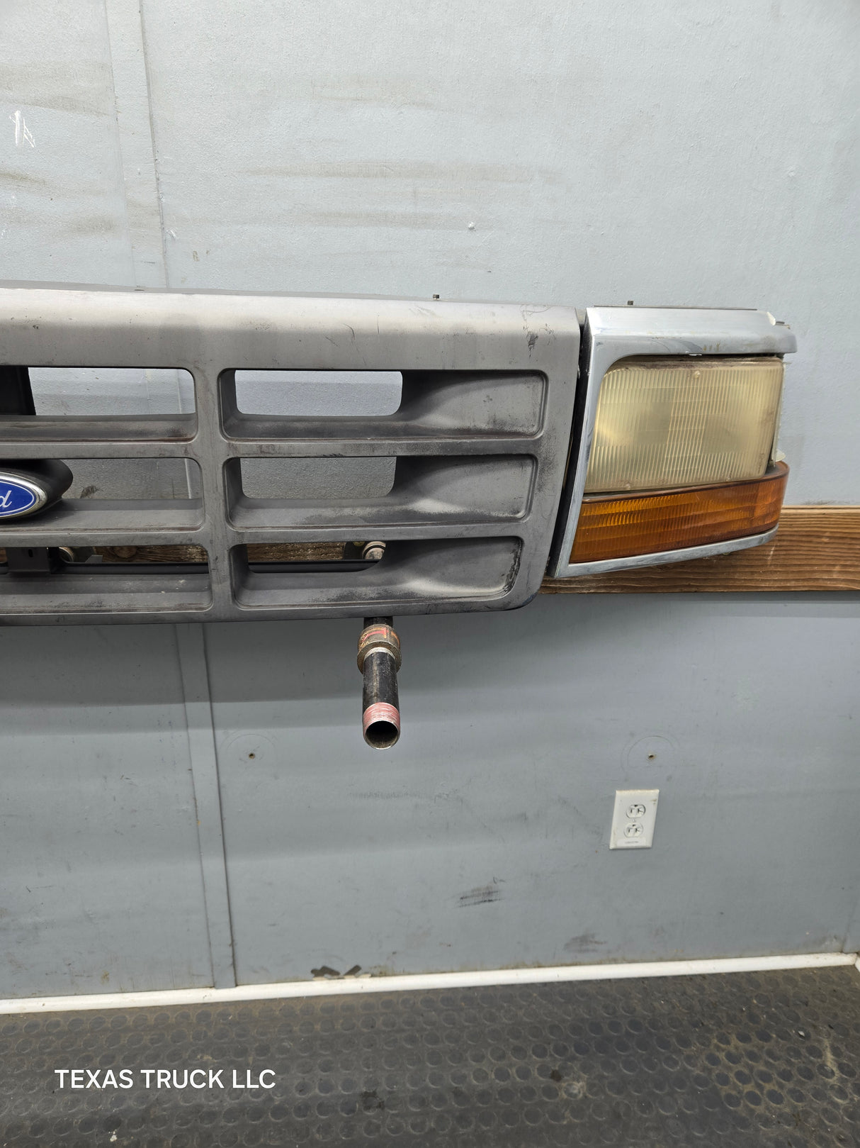 1992-1997 Ford F150 F250 F350 F450 F550 Grill With Headlights