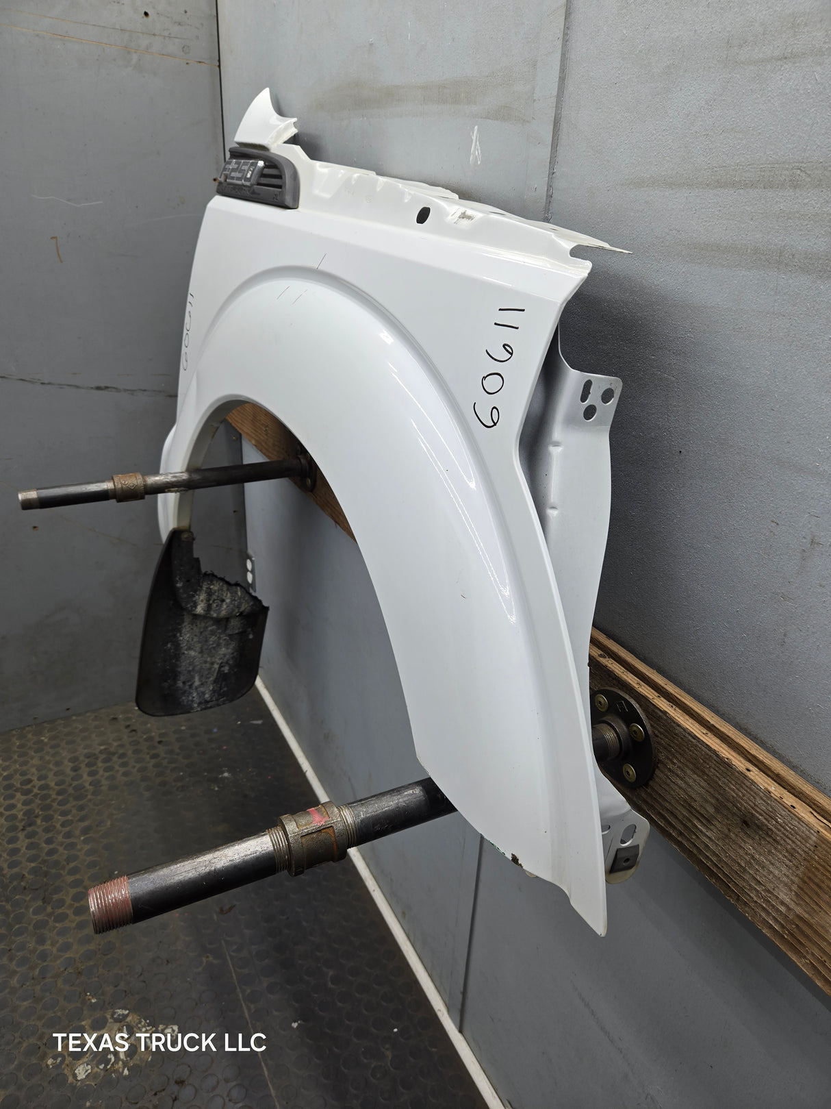 2011-2016 Ford Super Duty F250 F350 RH Passenger Side Front Fender Quarter Panel - Oxford White