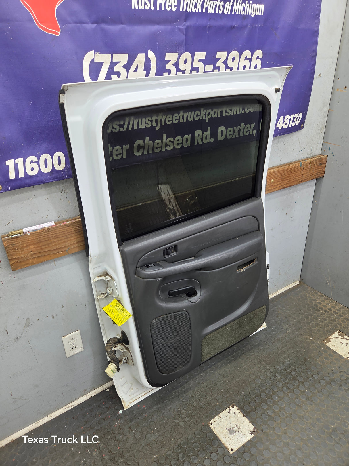 1999-2006 Chevrolet Silverado / GMC Sierra 1500 2500 3500 HD Rear Passenger Side Crew Cab Door RH