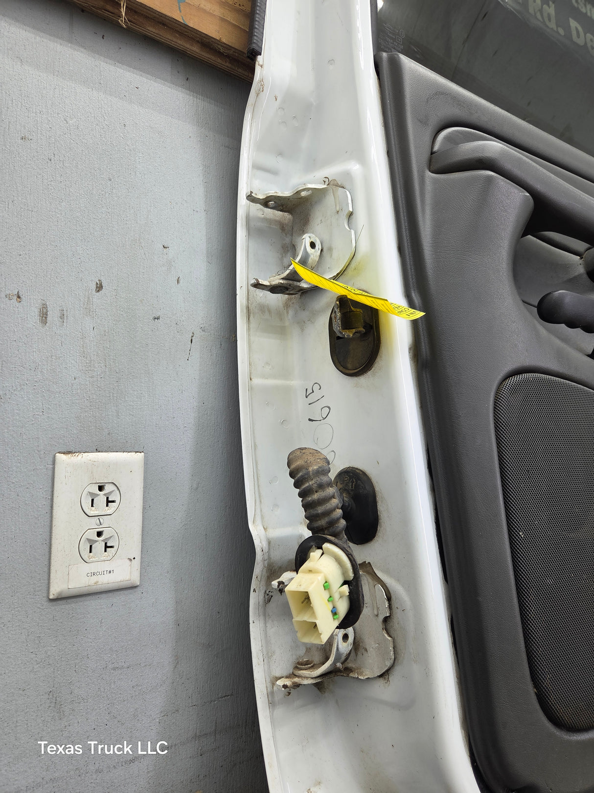 1999-2006 Chevrolet Silverado / GMC Sierra 1500 2500 3500 HD Rear Passenger Side Crew Cab Door RH