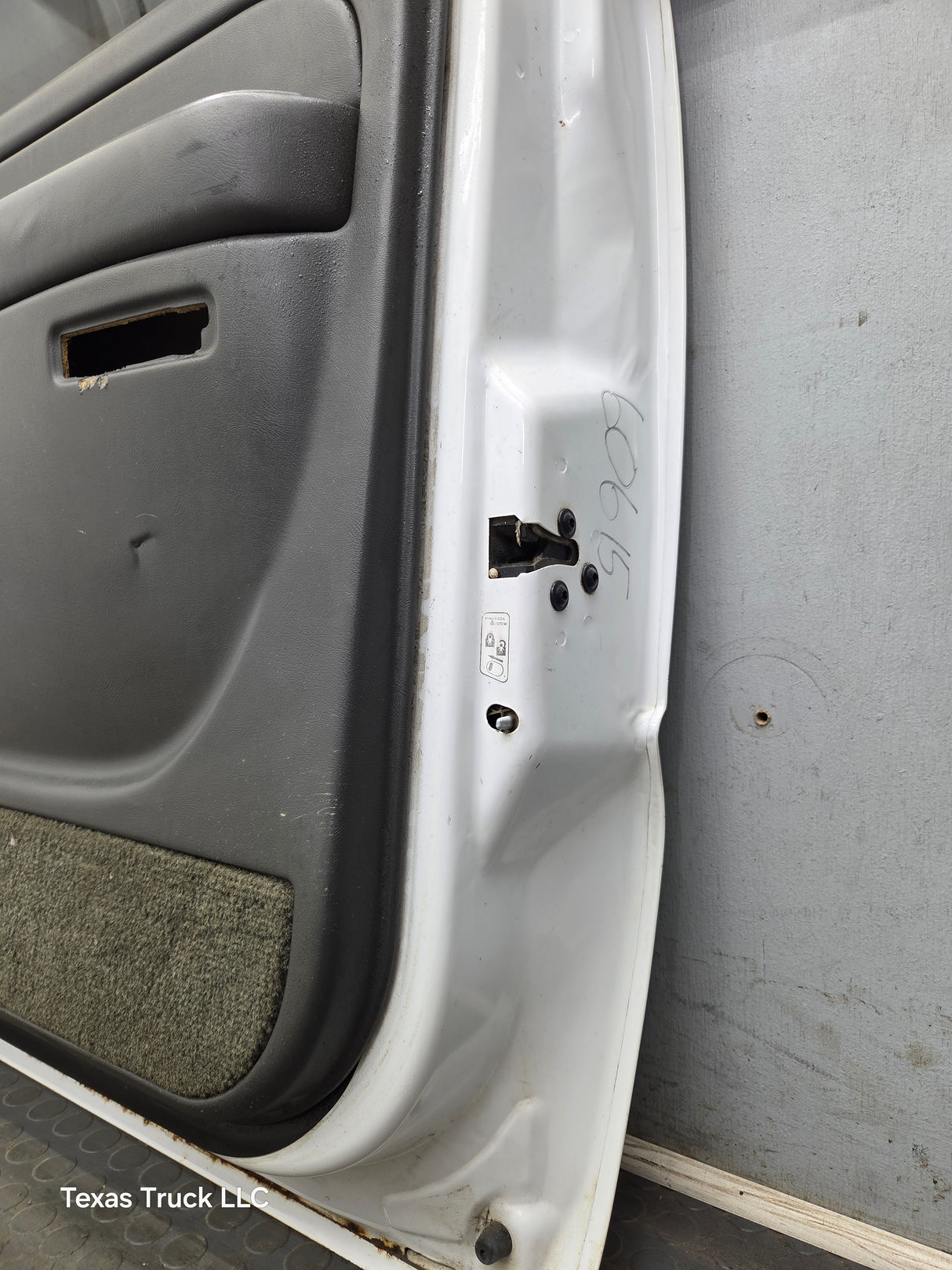 1999-2006 Chevrolet Silverado / GMC Sierra 1500 2500 3500 HD Rear Passenger Side Crew Cab Door RH