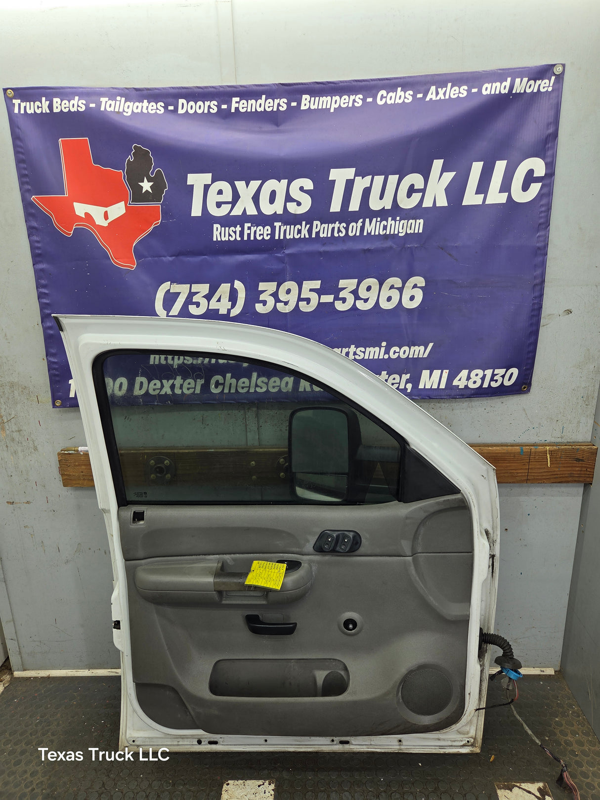 2007-2013 Chevrolet Silverado / GMC Sierra 1500 2500 3500 HD LH Front Driver Side Door