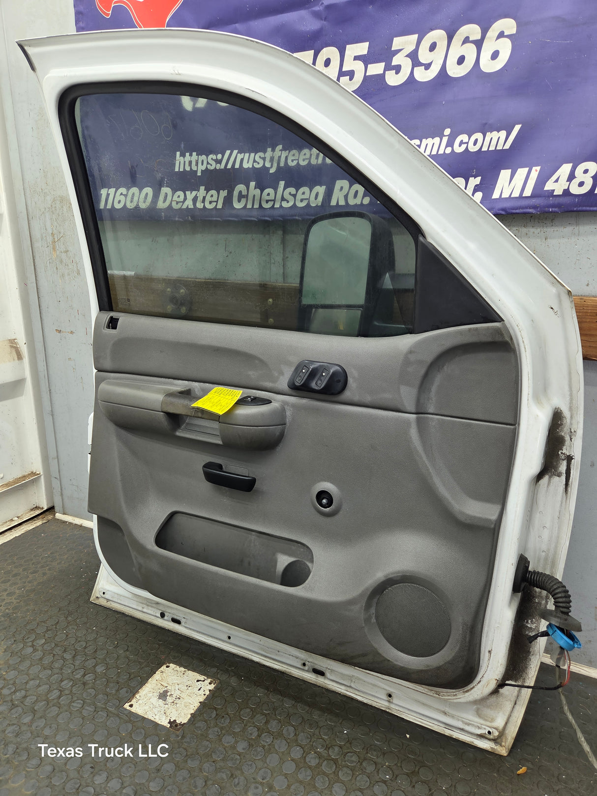 2007-2013 Chevrolet Silverado / GMC Sierra 1500 2500 3500 HD LH Front Driver Side Door