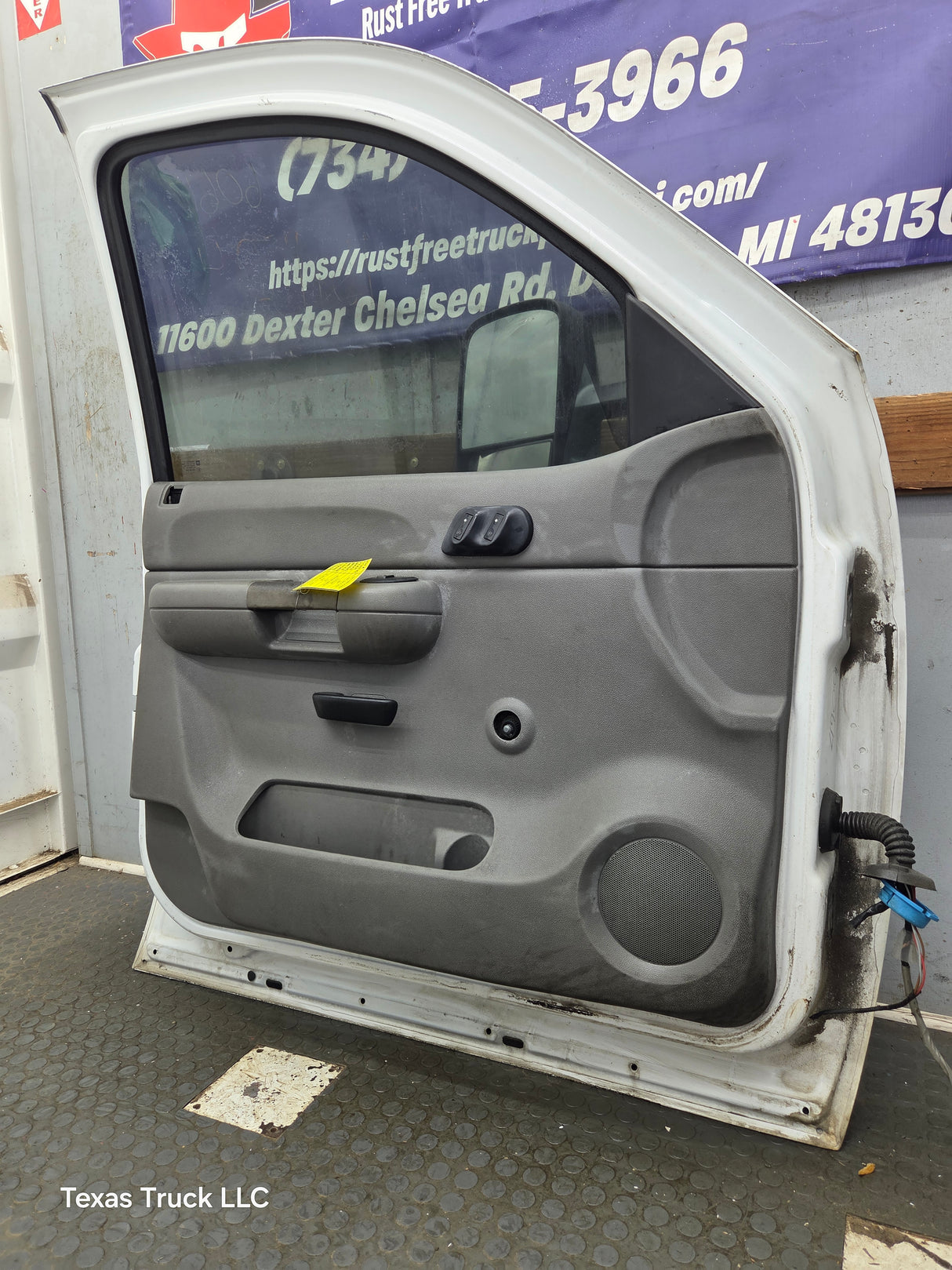 2007-2013 Chevrolet Silverado / GMC Sierra 1500 2500 3500 HD LH Front Driver Side Door