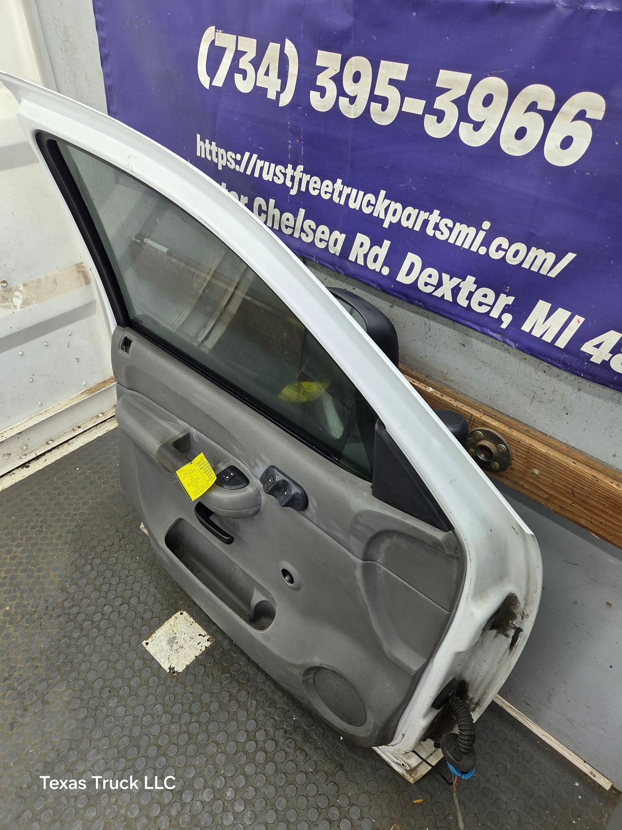 2007-2013 Chevrolet Silverado / GMC Sierra 1500 2500 3500 HD LH Front Driver Side Door