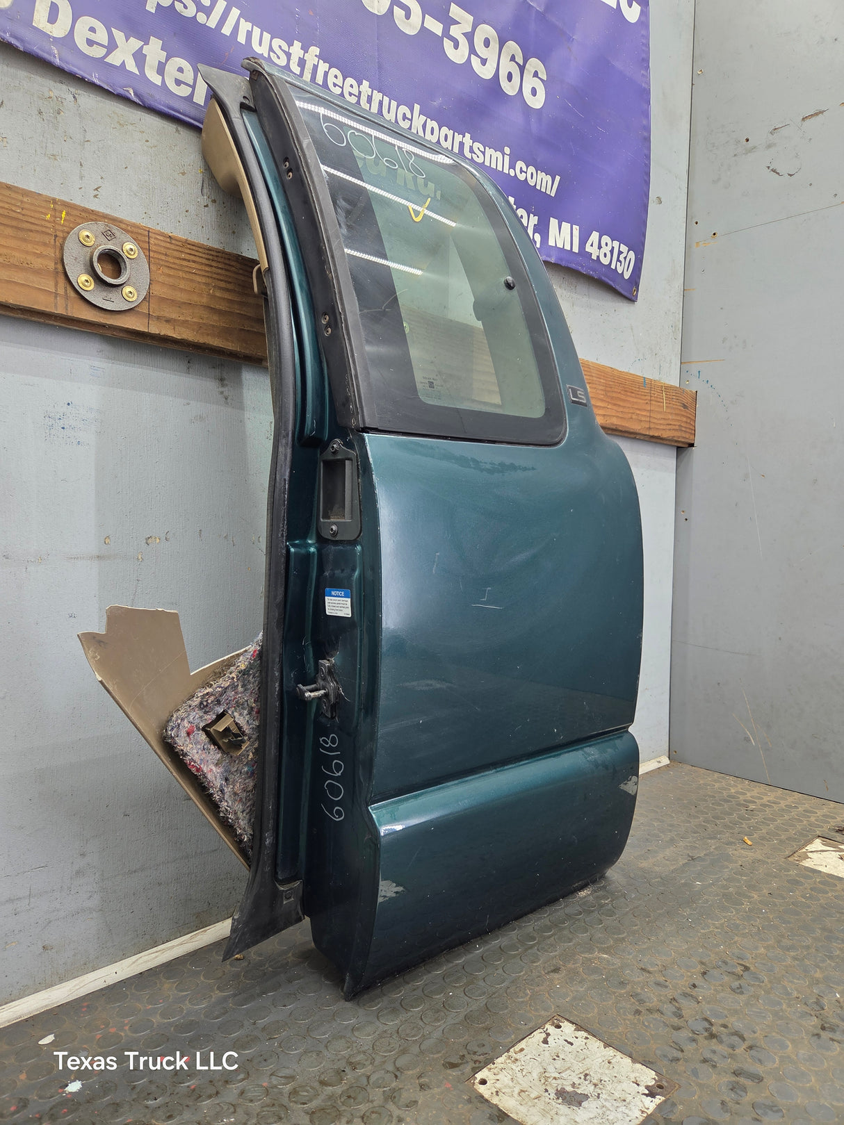 1996-2004 Chevrolet S10 / S15 / GMC Sonoma LH Driver Side Extended Cab Door
