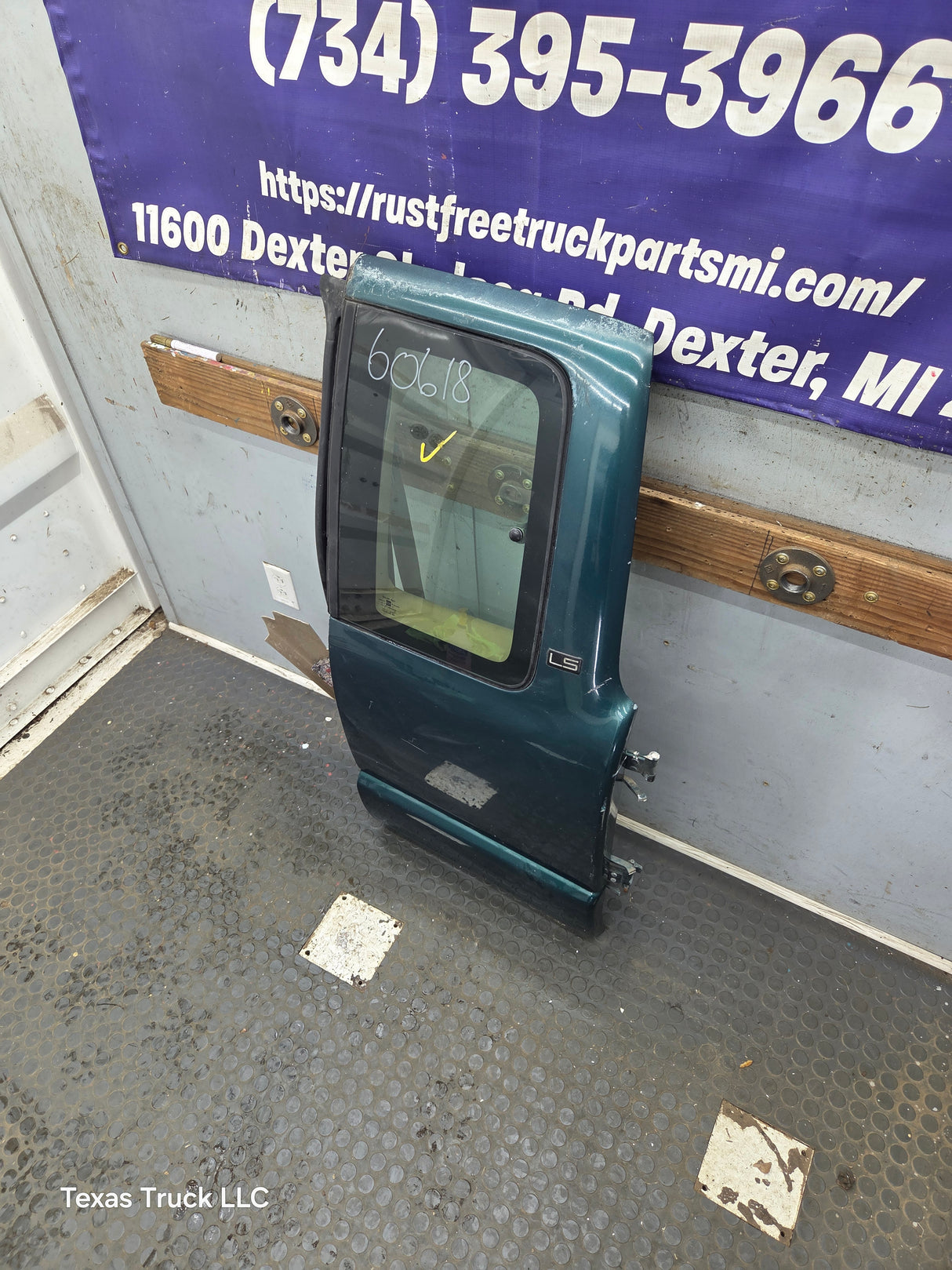 1996-2004 Chevrolet S10 / S15 / GMC Sonoma LH Driver Side Extended Cab Door