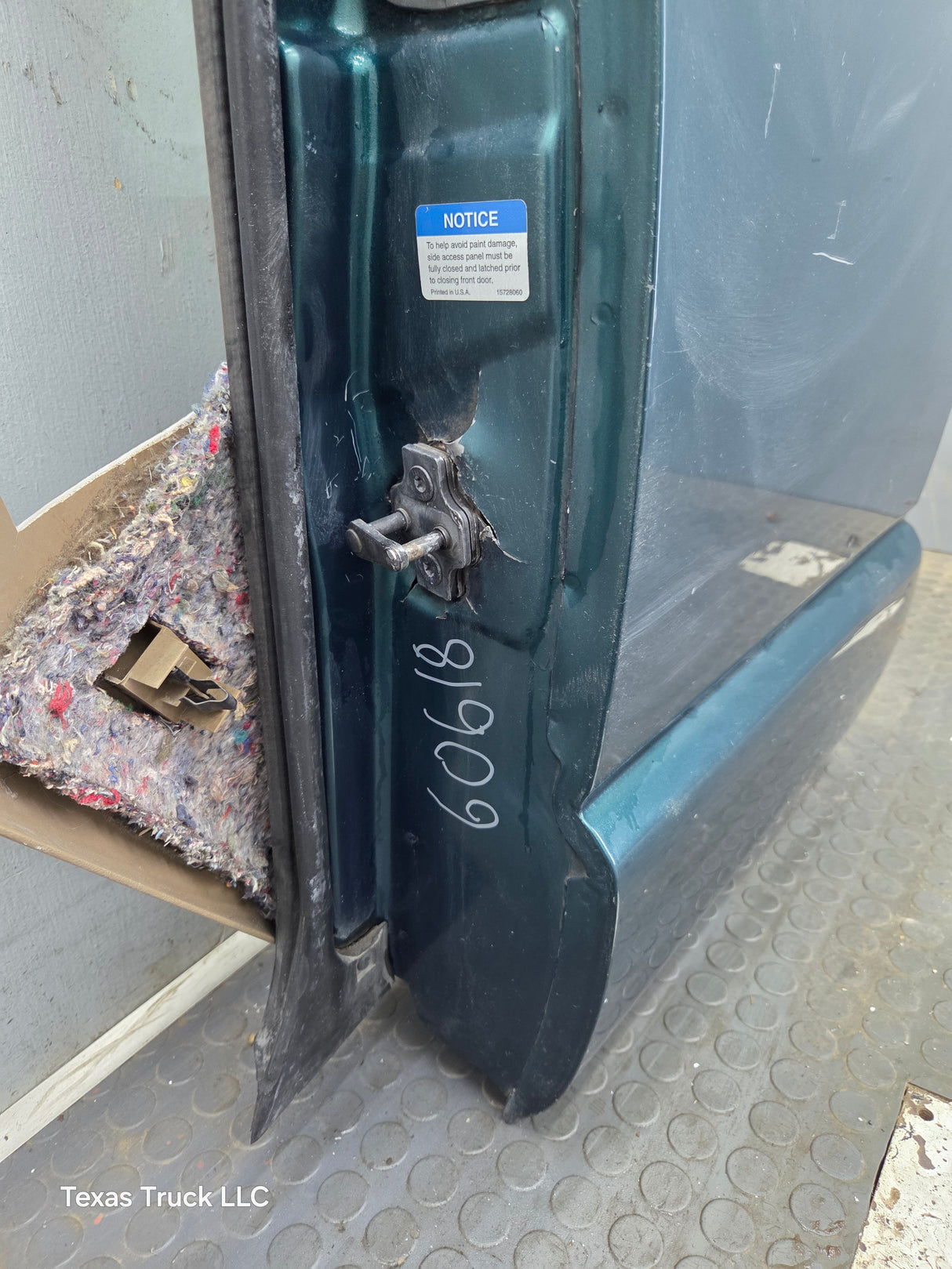 1996-2004 Chevrolet S10 / S15 / GMC Sonoma LH Driver Side Extended Cab Door