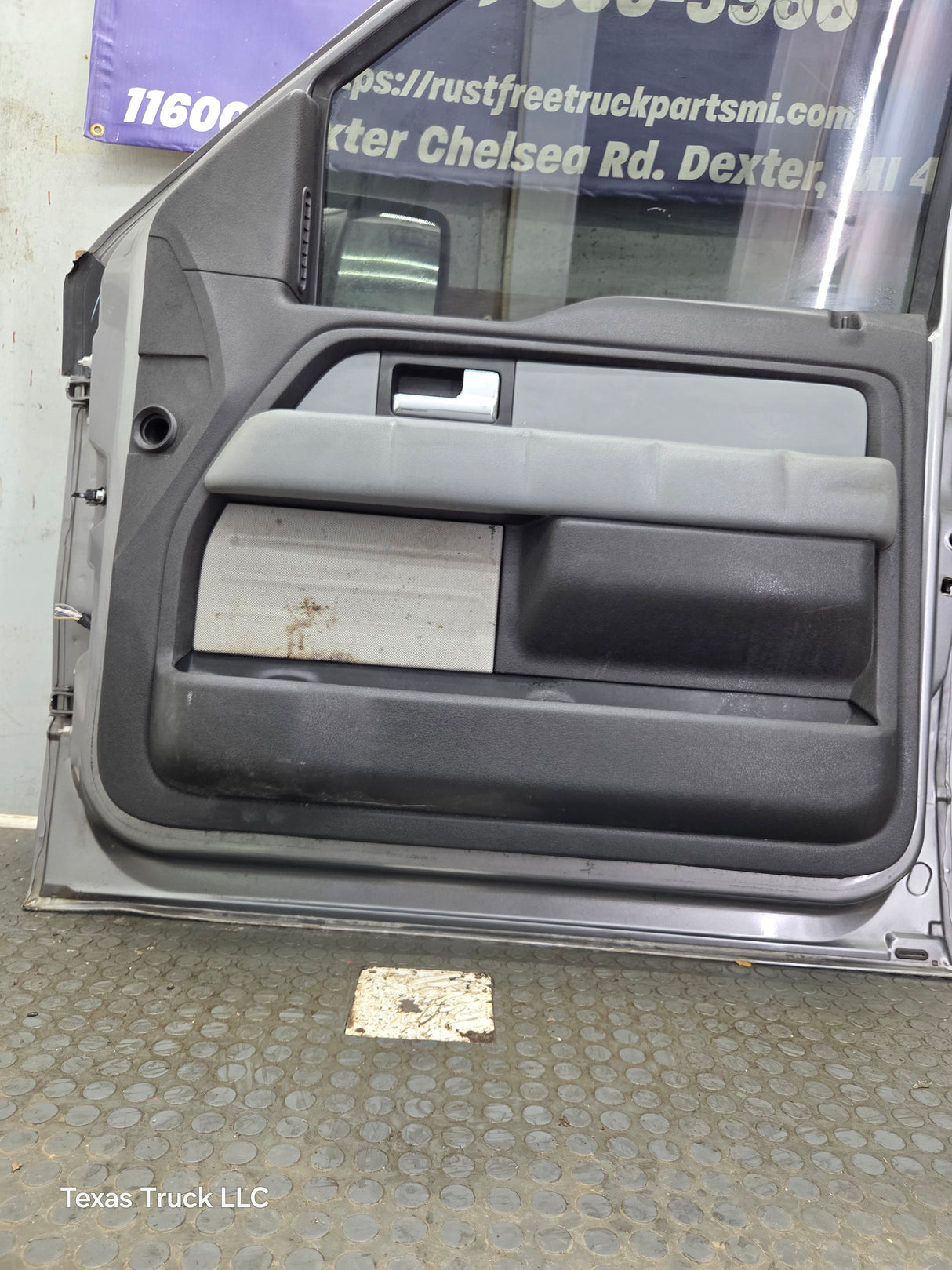 2009-2014 Ford F150 RH Passenger Side Front Door