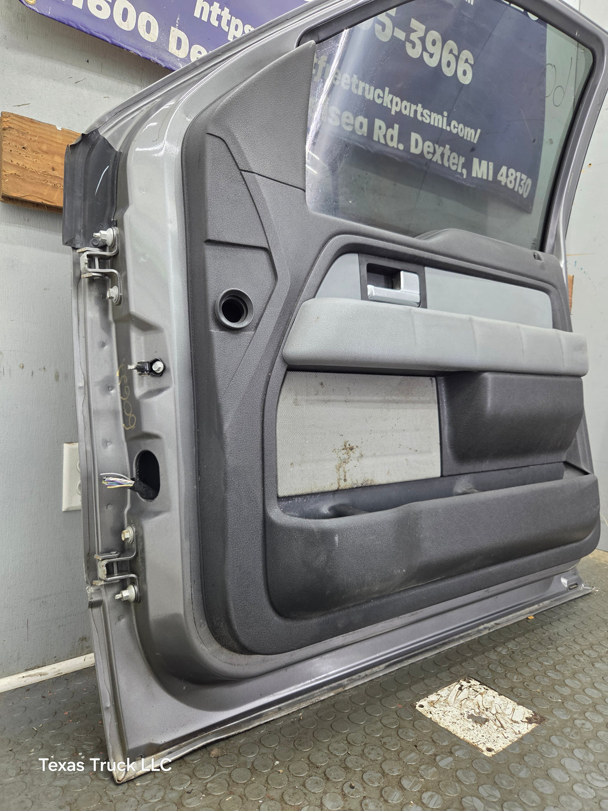 2009-2014 Ford F150 RH Passenger Side Front Door