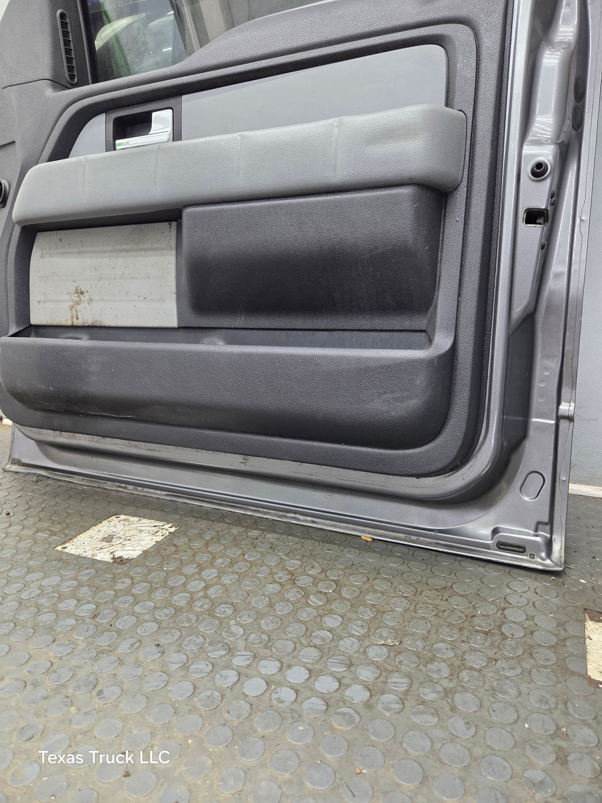 2009-2014 Ford F150 RH Passenger Side Front Door