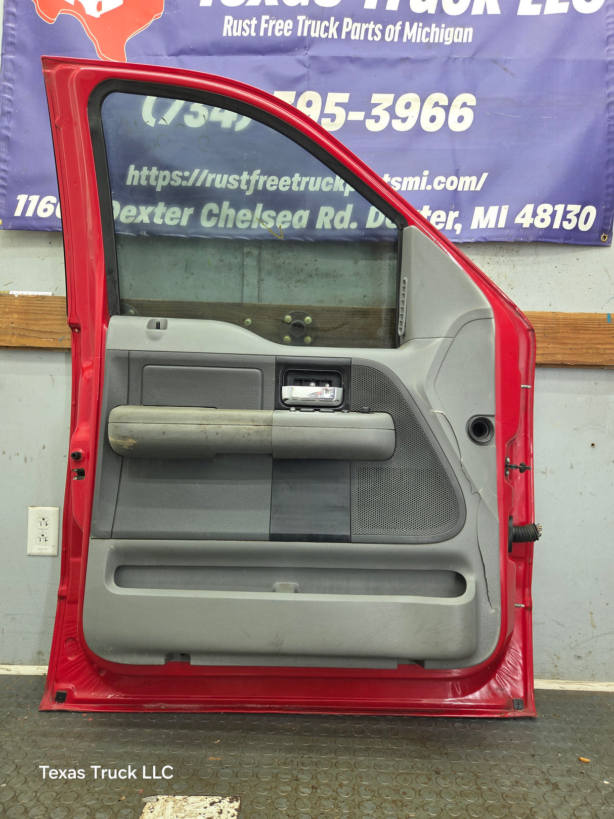 2004-2008 Ford F150 Crew Cab Driver Side Front Door LH