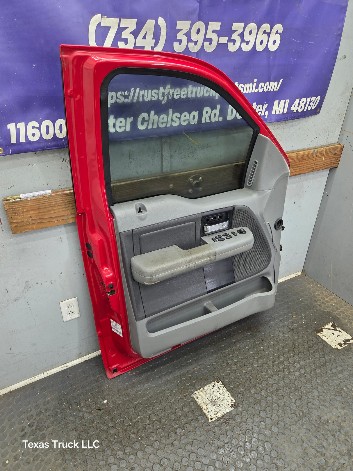 2004-2008 Ford F150 Crew Cab Driver Side Front Door LH