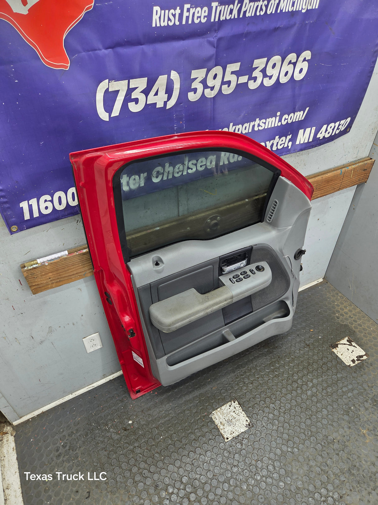 2004-2008 Ford F150 Crew Cab Driver Side Front Door LH