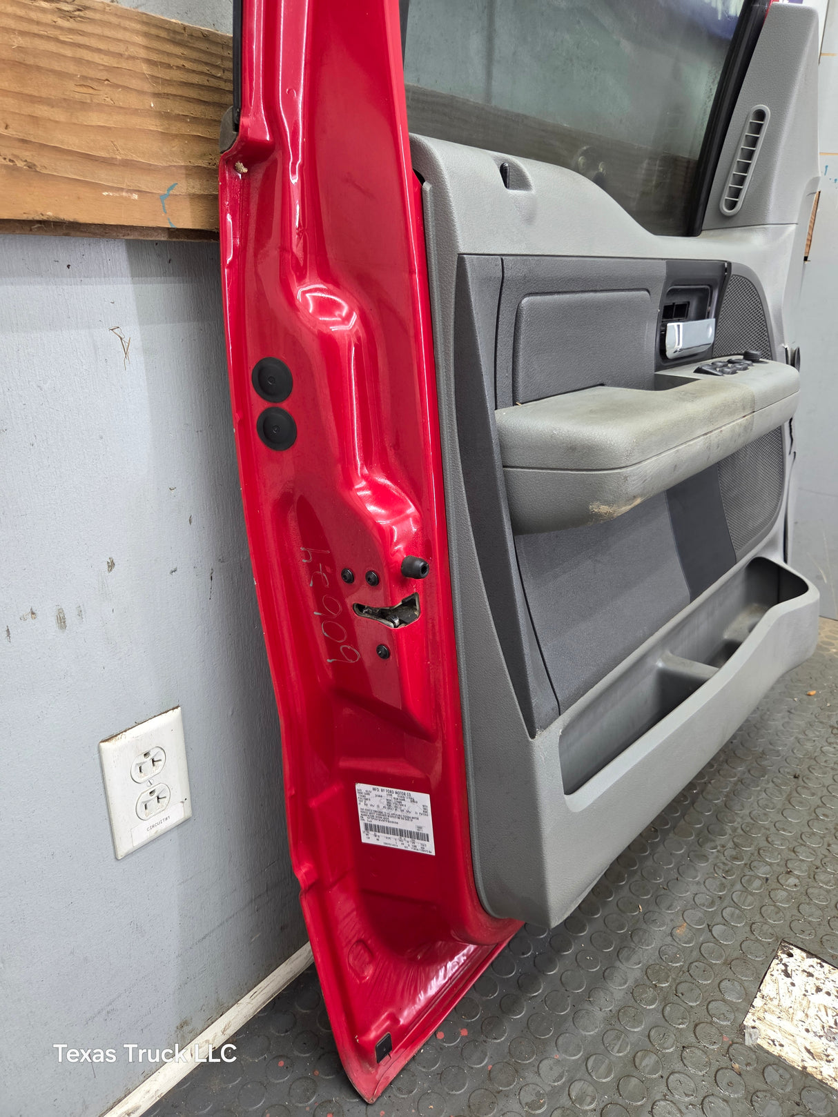 2004-2008 Ford F150 Crew Cab Driver Side Front Door LH